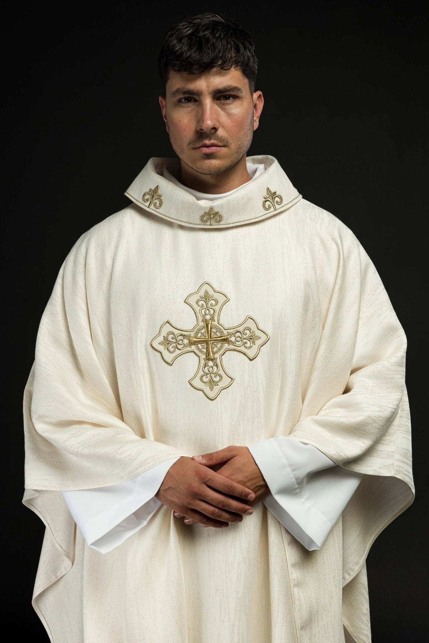 Ecru Liturgical Chasuble with Embroidered Cross – Ornamental Fabric LE/7036/05 - CHASUBLES.COM