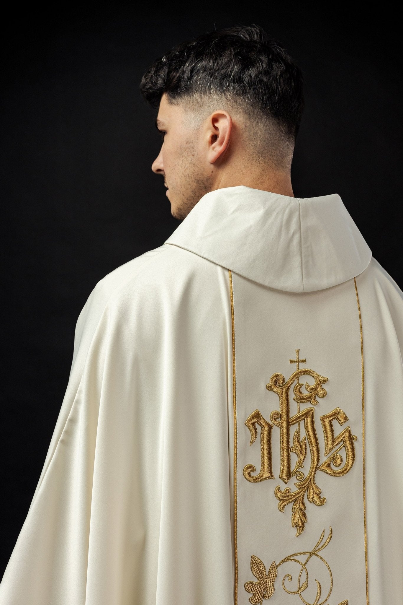 Ecru liturgical chasuble with richly decorated belt with floral motif and IHS S - 7051 - 05 - 53 - HAFTINAUSA.COM