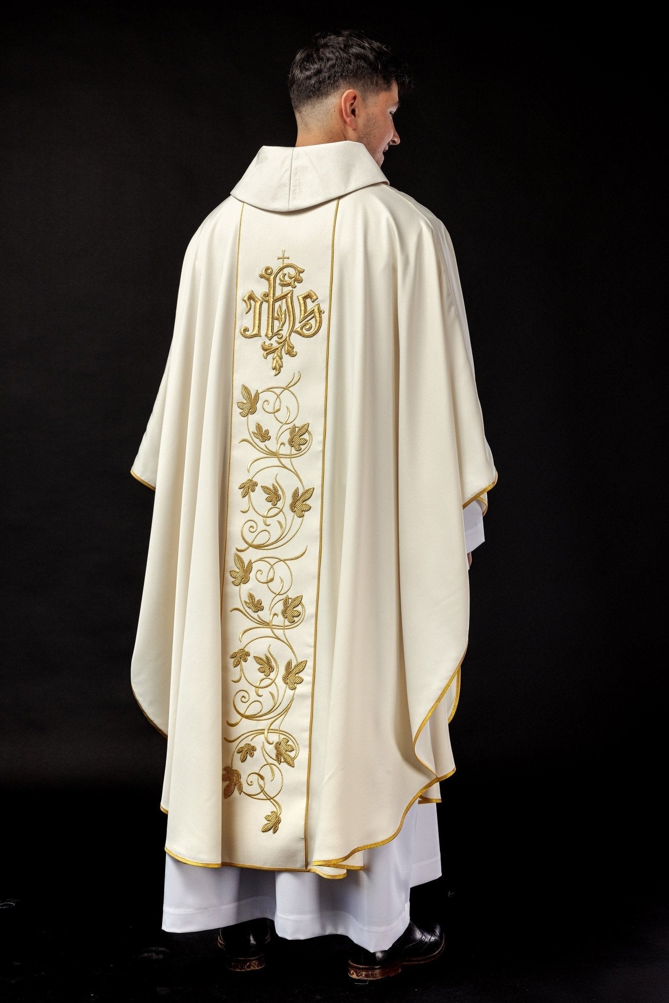 Ecru liturgical chasuble with richly decorated belt with floral motif and IHS S - 7051 - 05 - 53 - HAFTINAUSA.COM