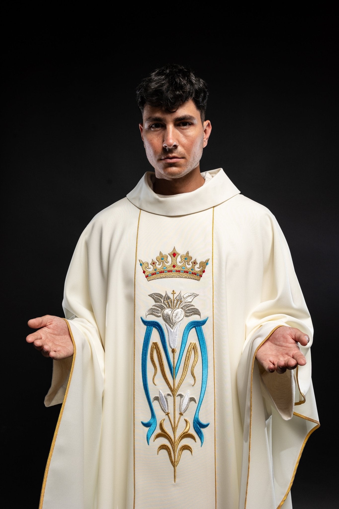 Ecru liturgical Marian chasuble embroidered with a crown KOR/058/05/01 ECRU - HAFTINAUSA.COM