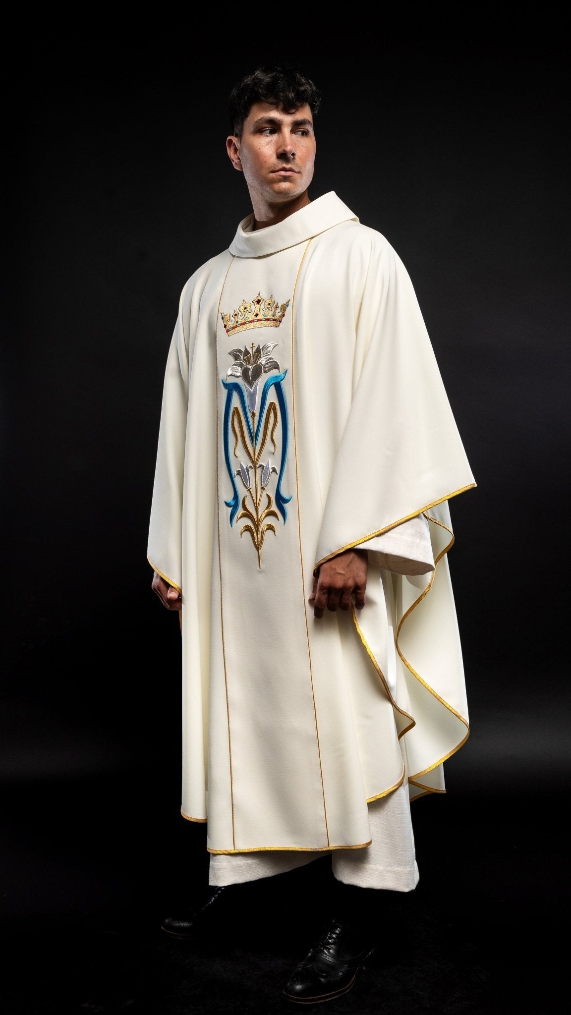 Ecru liturgical Marian chasuble embroidered with a crown KOR/058/05/01 ECRU - HAFTINAUSA.COM