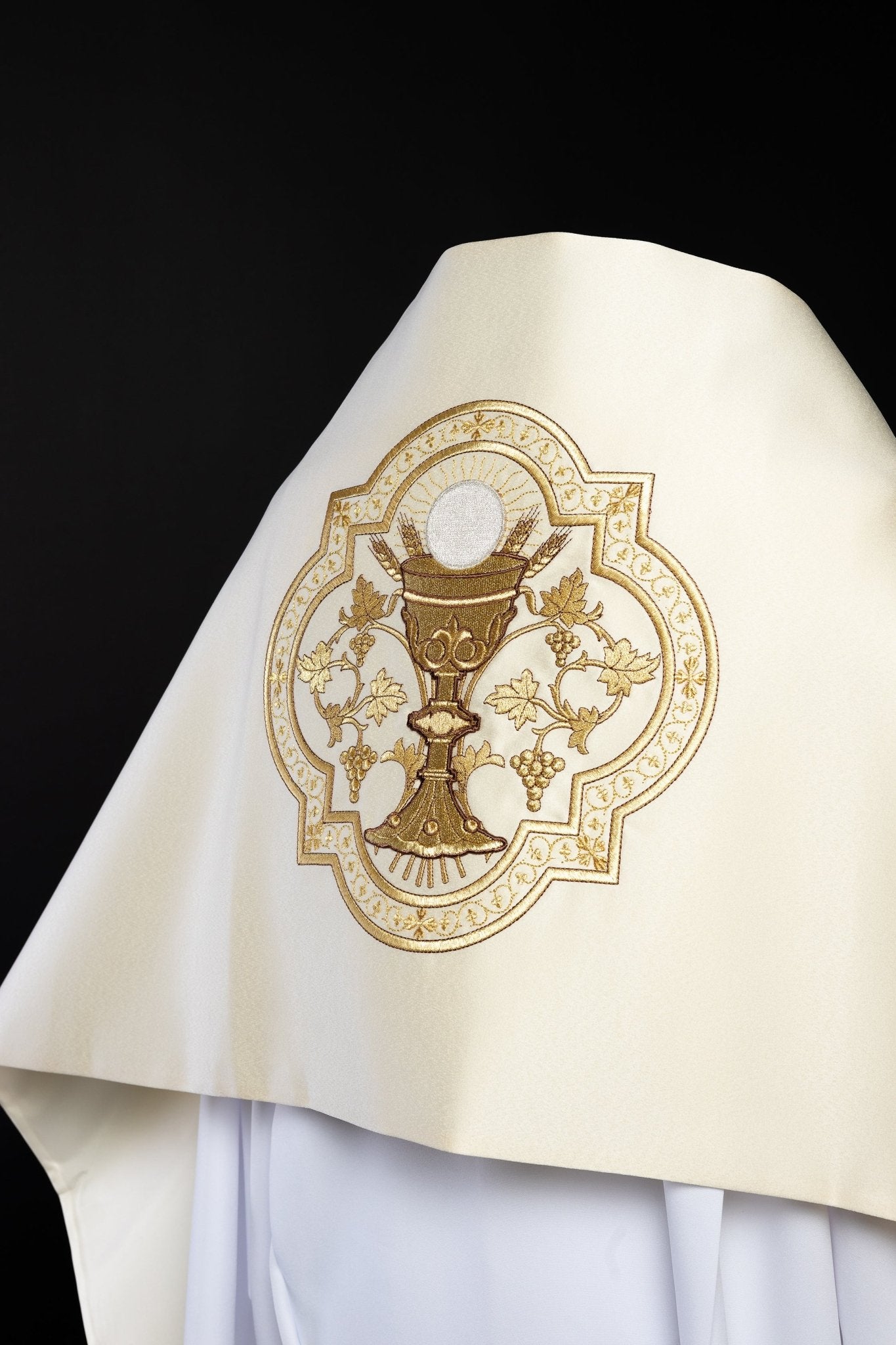 Ecru liturgical veil with an embroidered chalice KWL/013/05/20 50*270 ECRU SAT. - HAFTINAUSA.COM