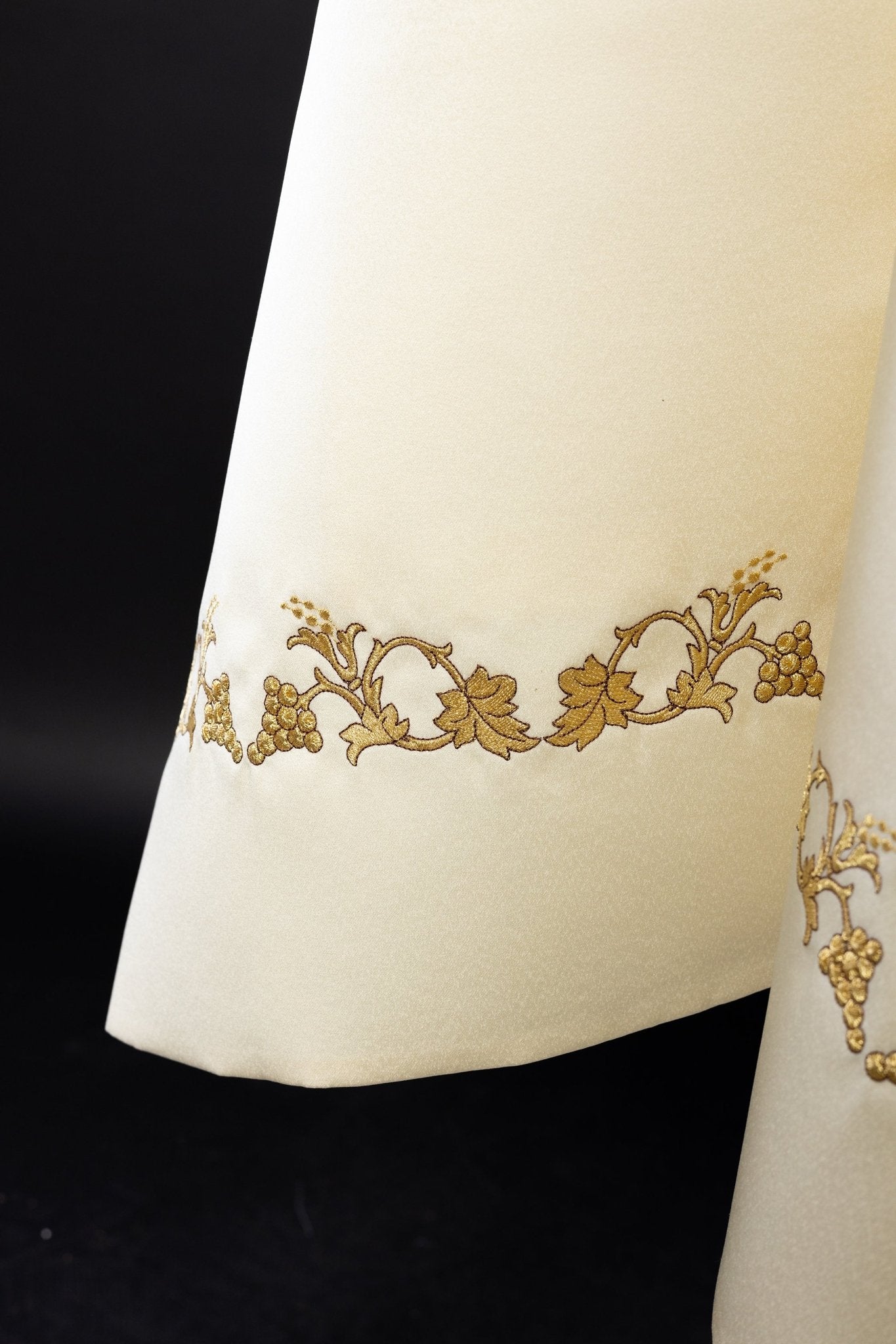 Ecru liturgical veil with an embroidered chalice KWL/013/05/20 50*270 ECRU SAT. - HAFTINAUSA.COM