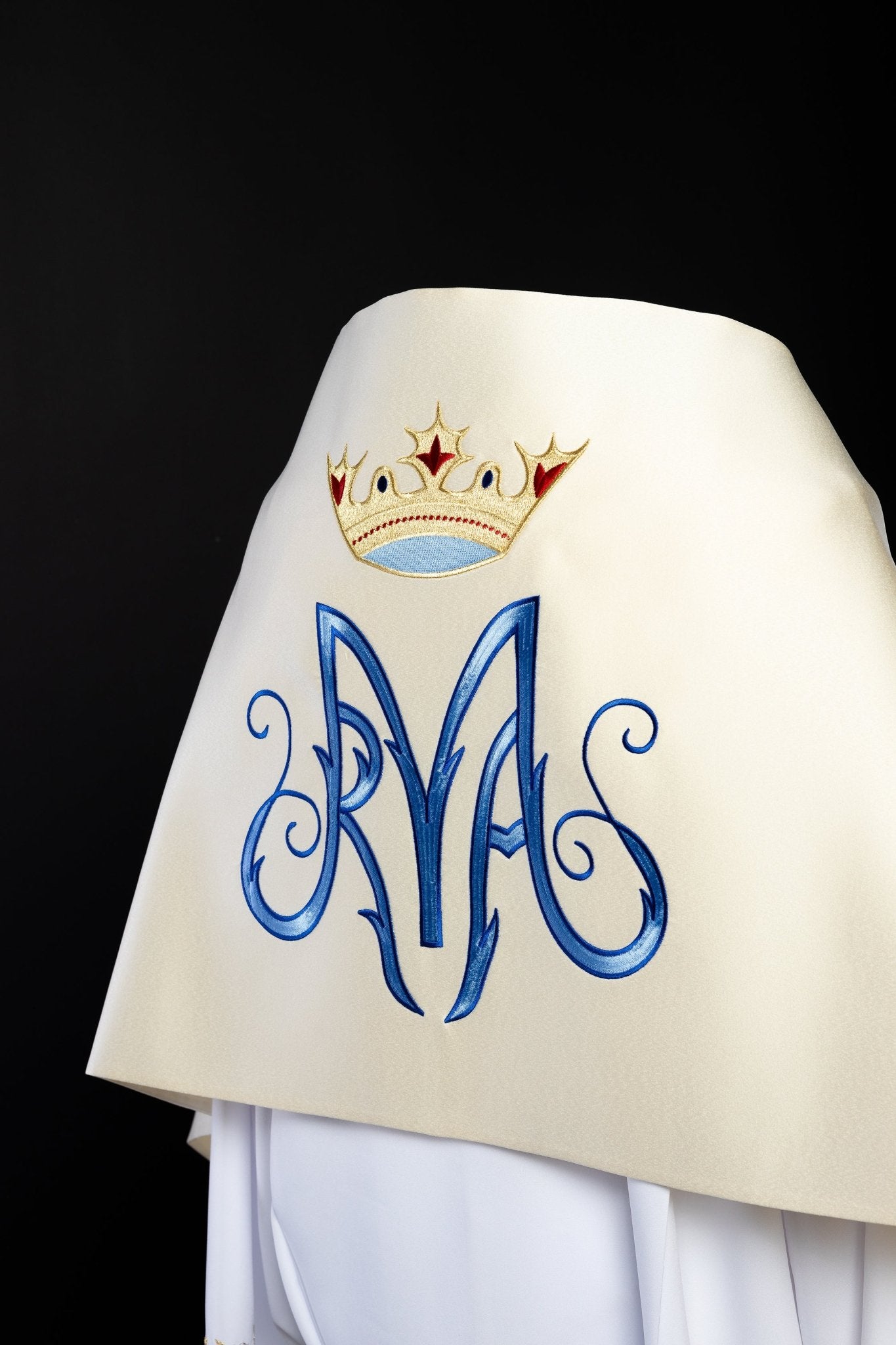 Ecru liturgical veil with Mary's motif KWL/023/05/20 50*270 ECRU SAT. - HAFTINAUSA.COM