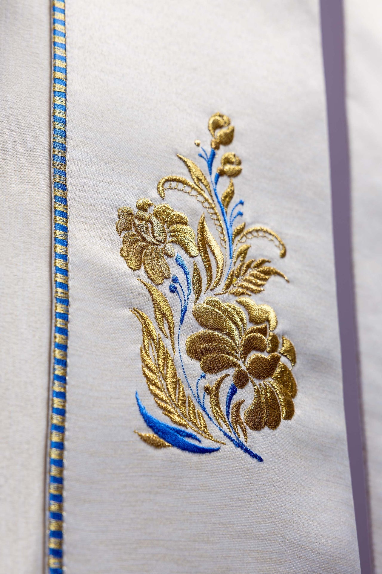 Ecru Marian embroidered cope KDT/3043/05/54 ECRU 150CM - CHASUBLES.COM