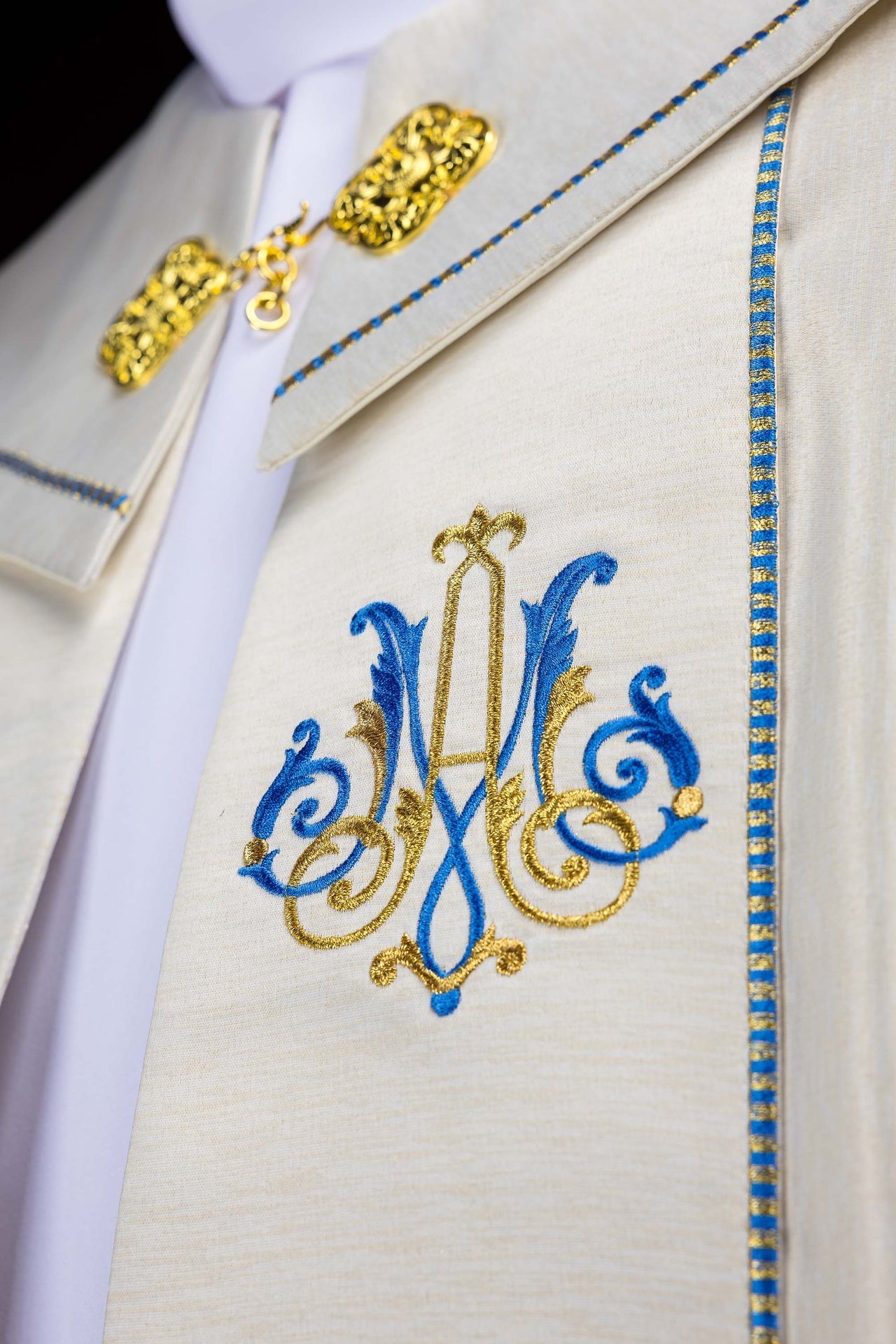 Ecru Marian embroidered cope KDT/3043/05/54 ECRU 150CM - CHASUBLES.COM