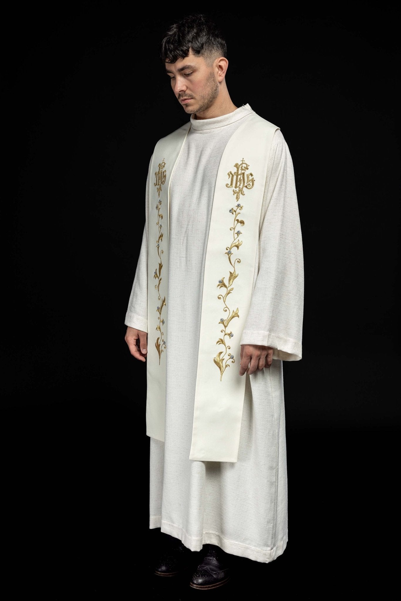 Ecru priestly stole embroidered with IHS on a cross KST/037/05/01 ECRU - HAFTINAUSA.COM