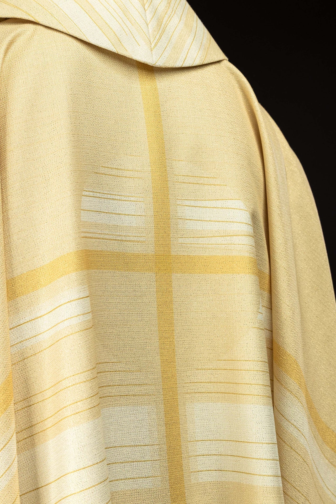 Ecru printed chasuble with a cross motif KOD/7010/05/40 - CHASUBLES.COM