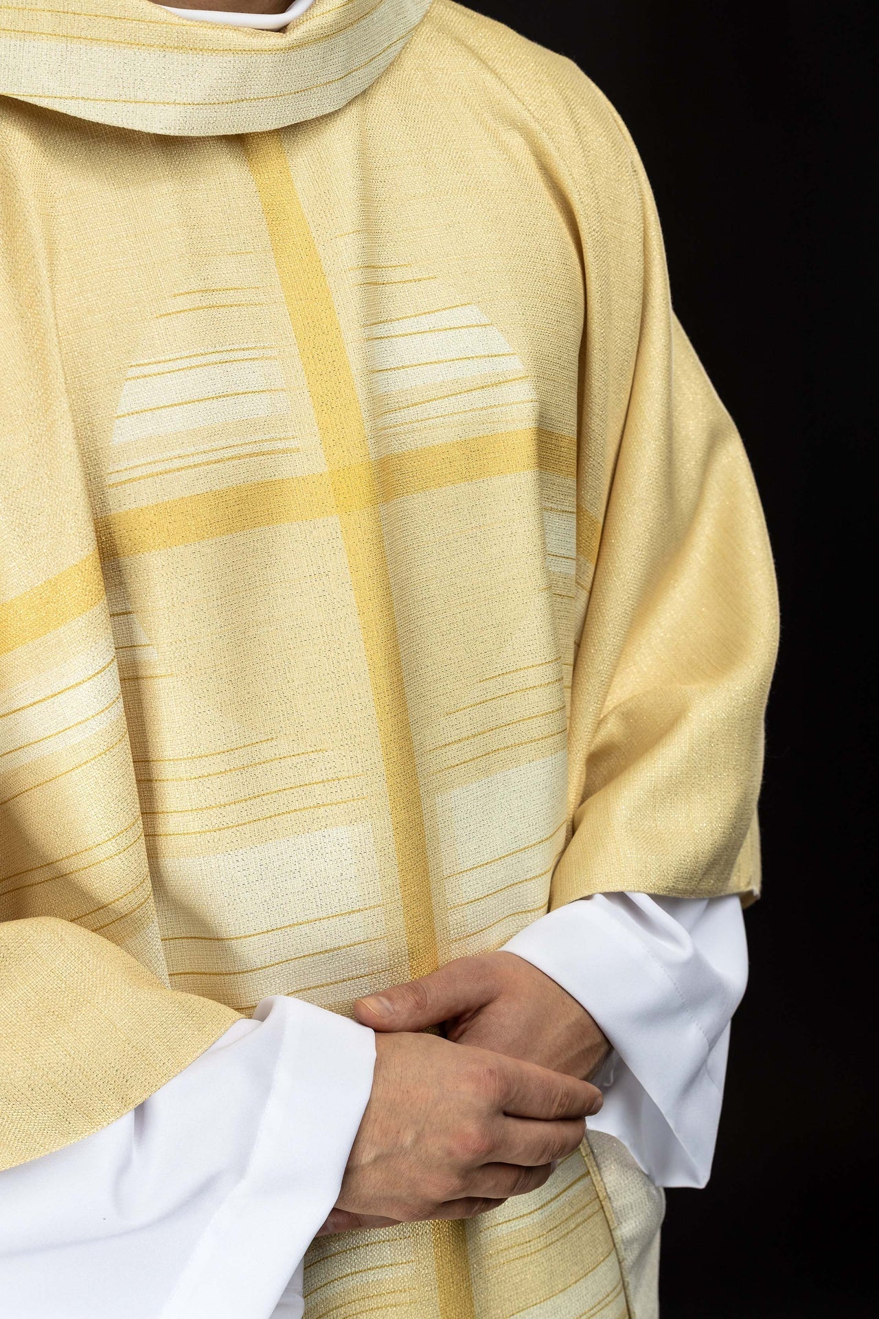 Ecru printed chasuble with a cross motif KOD/7010/05/40 - CHASUBLES.COM