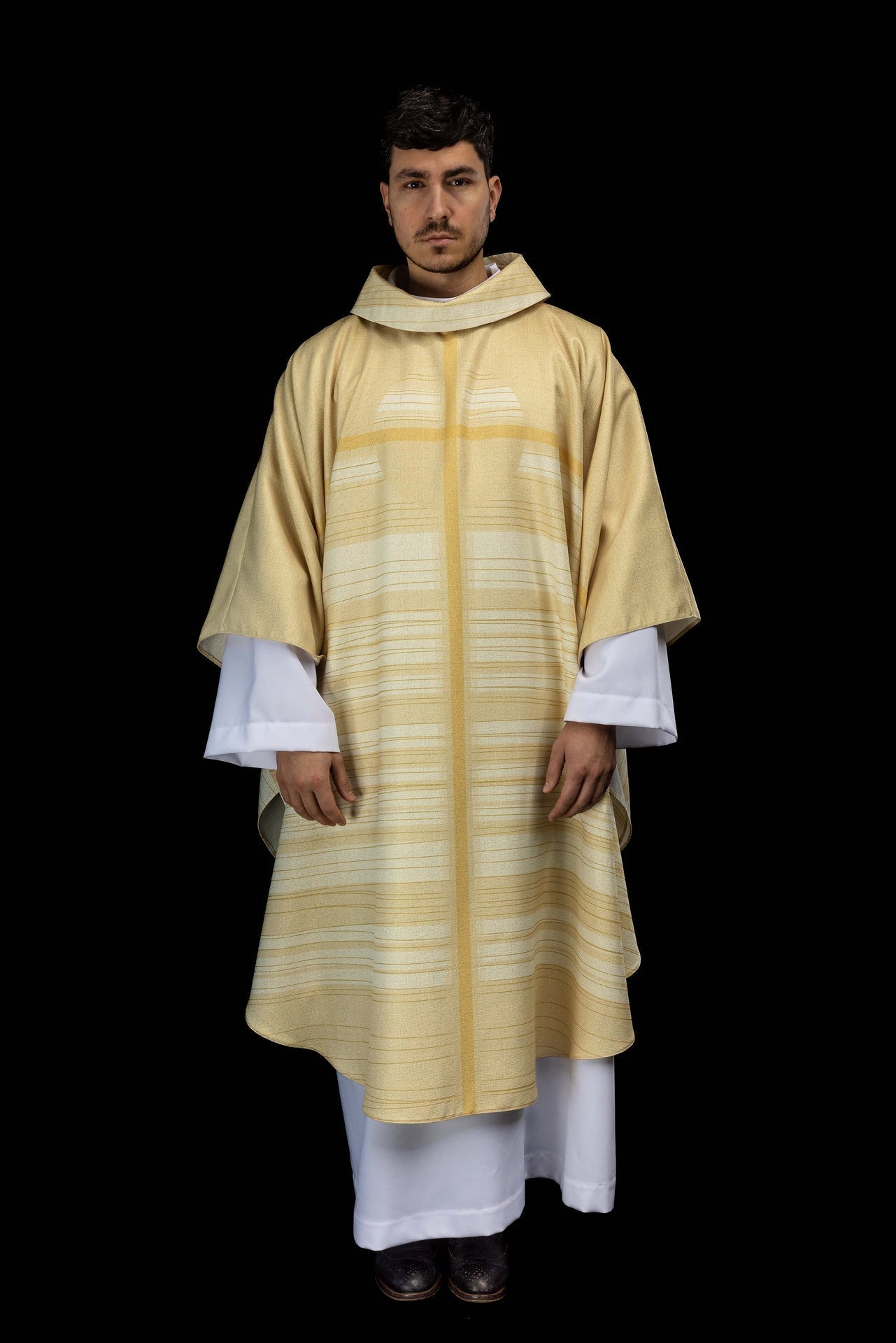Ecru printed chasuble with a cross motif KOD/7010/05/40 - CHASUBLES.COM