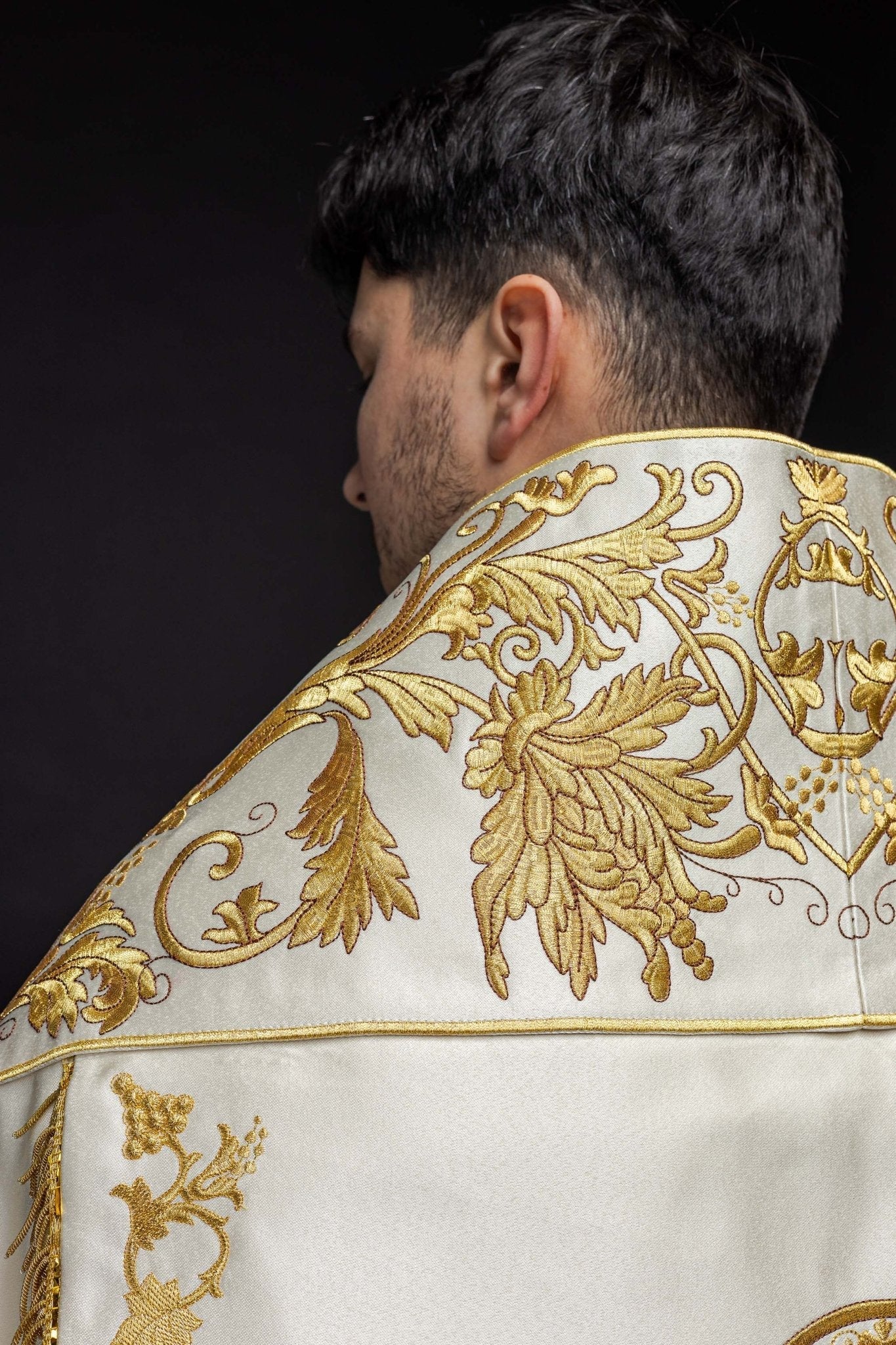 Ecru satin Roman cape with embroidered heart of Jesus KKP/026/05/20 145 cm - HAFTINAUSA.COM