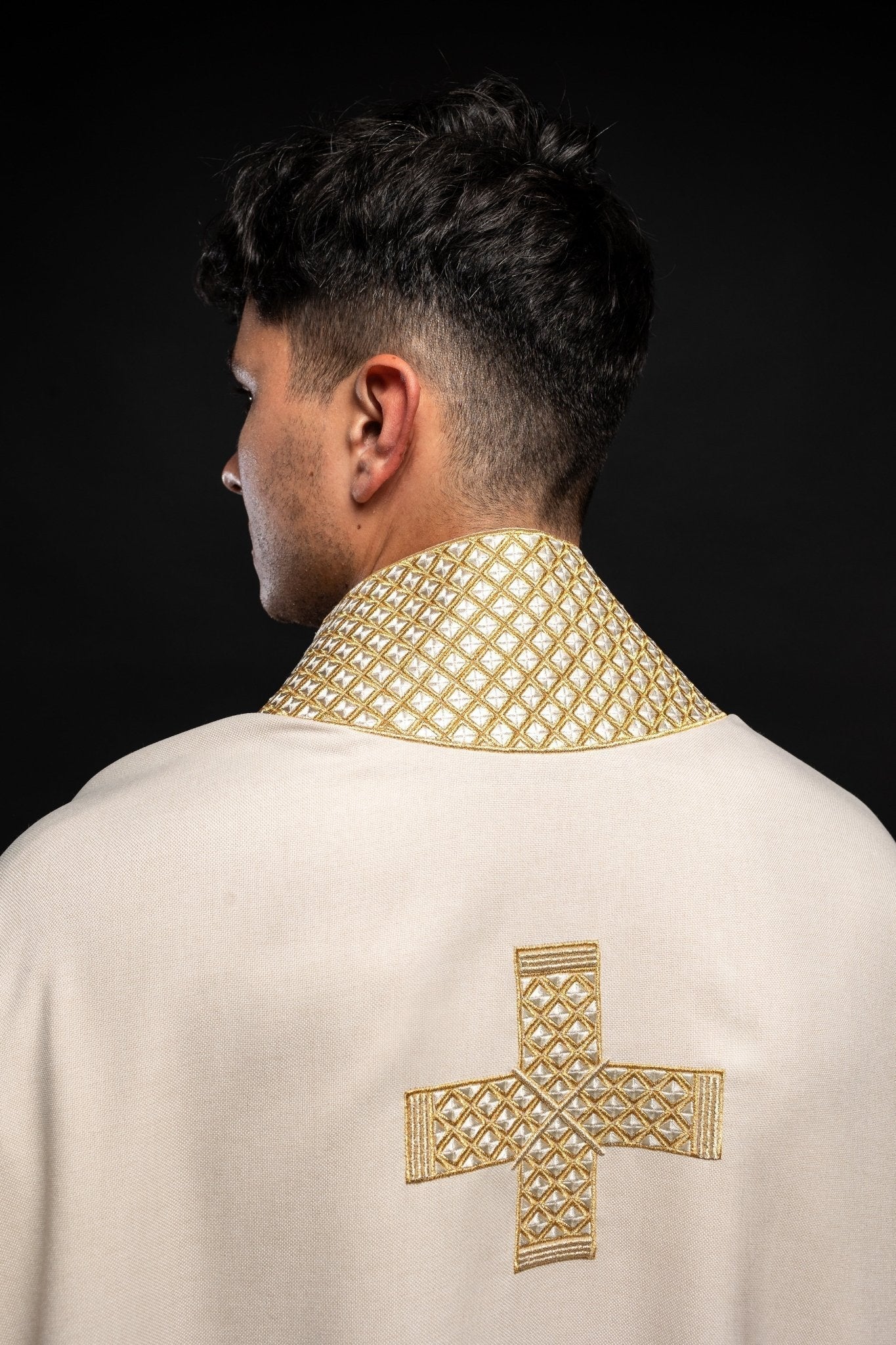Ecru vestment with decorative collar and gold crosses S - 7070 - 05 - 70 - HAFTINAUSA.COM