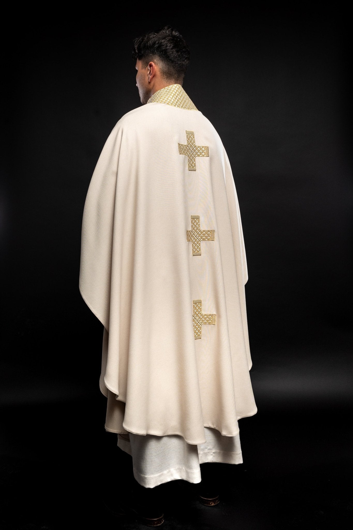 Ecru vestment with decorative collar and gold crosses S - 7070 - 05 - 70 - HAFTINAUSA.COM