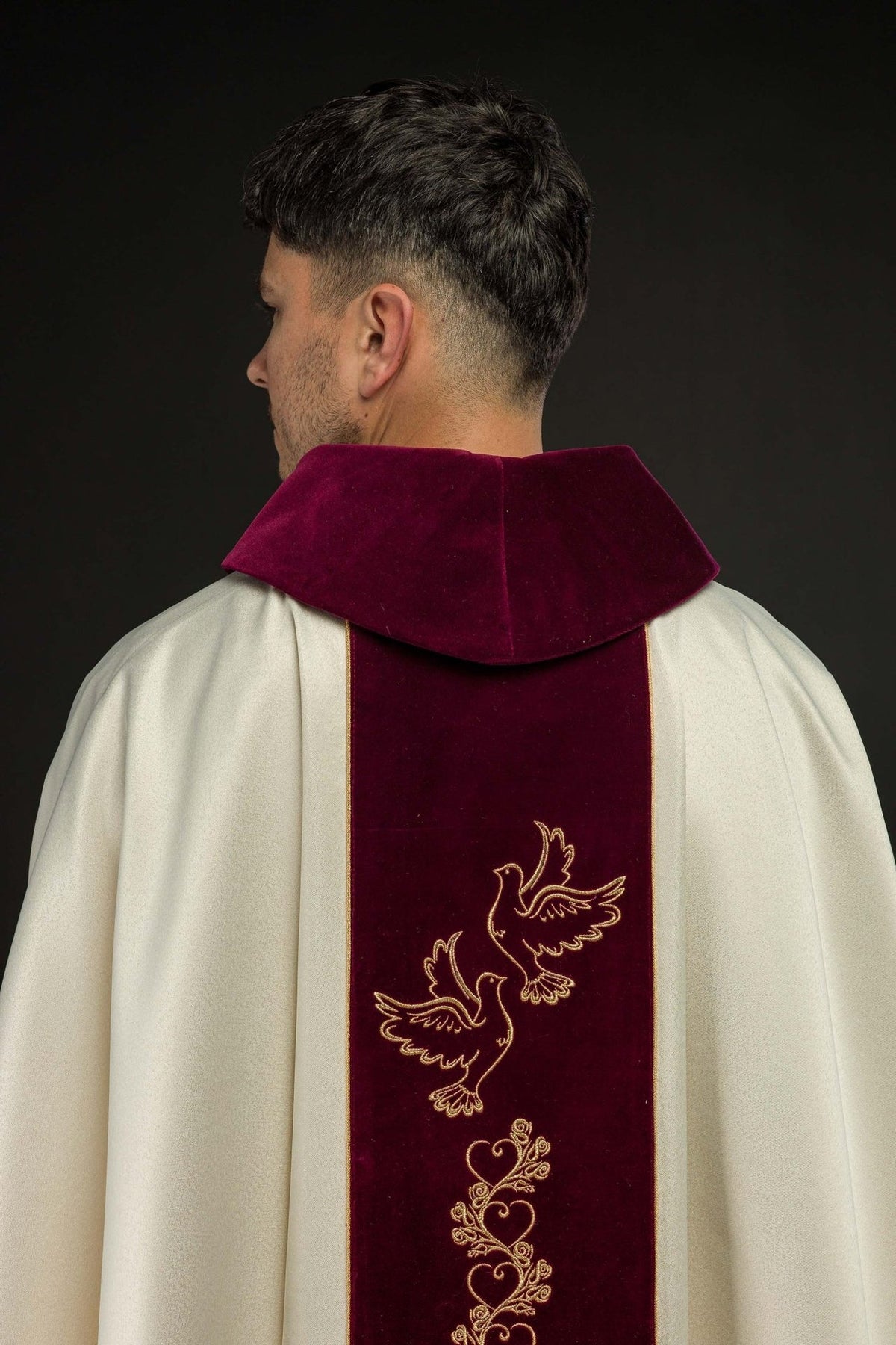 Ecru Wedding Chasuble with a Red Velvet Panel KOR/283/05/54/PA ECRU - CHASUBLES.COM