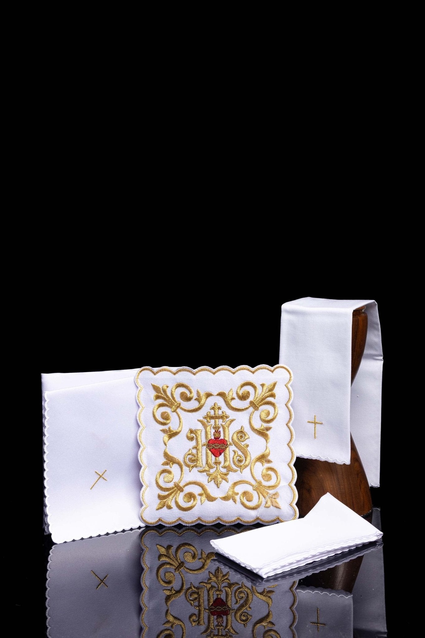 Elaborately Decorated Chalice Linens with IHS Embroidery KK/146 - CHASUBLES.COM