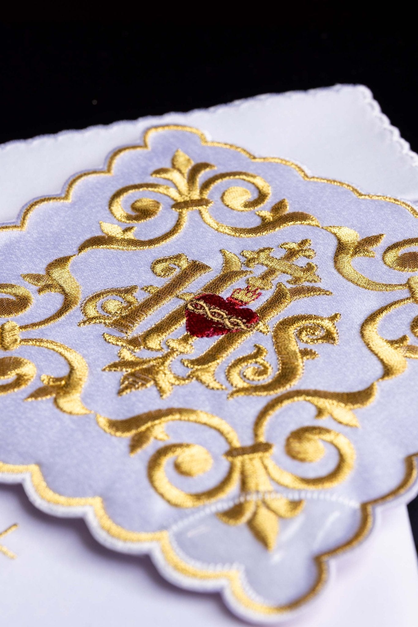 Elaborately Decorated Chalice Linens with IHS Embroidery KK/146 - CHASUBLES.COM