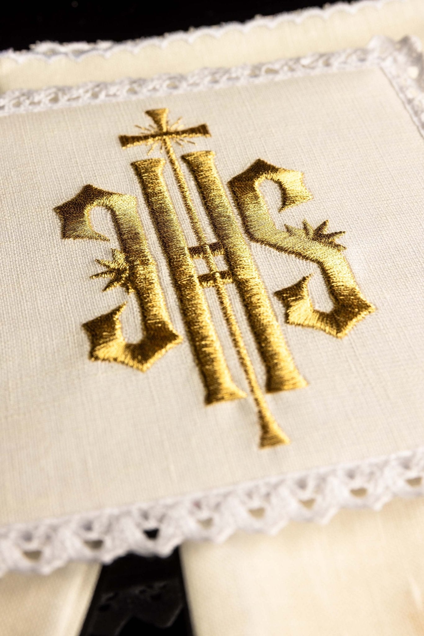 Embroidered altar linen IHS Gold KKL/029/C1 - CHASUBLES.COM