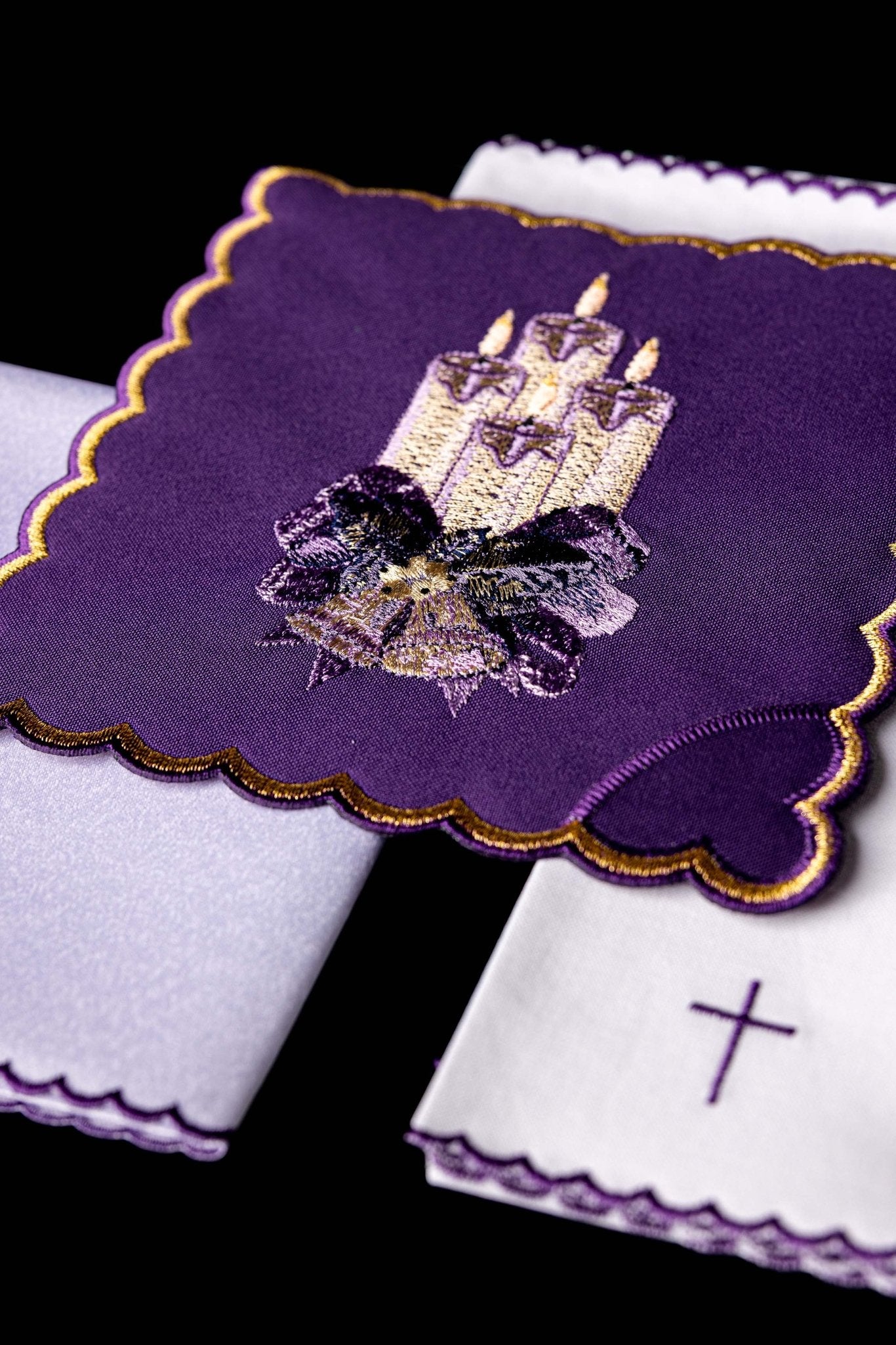 Embroidered altar linen KK/169 KK/169 - CHASUBLES.COM