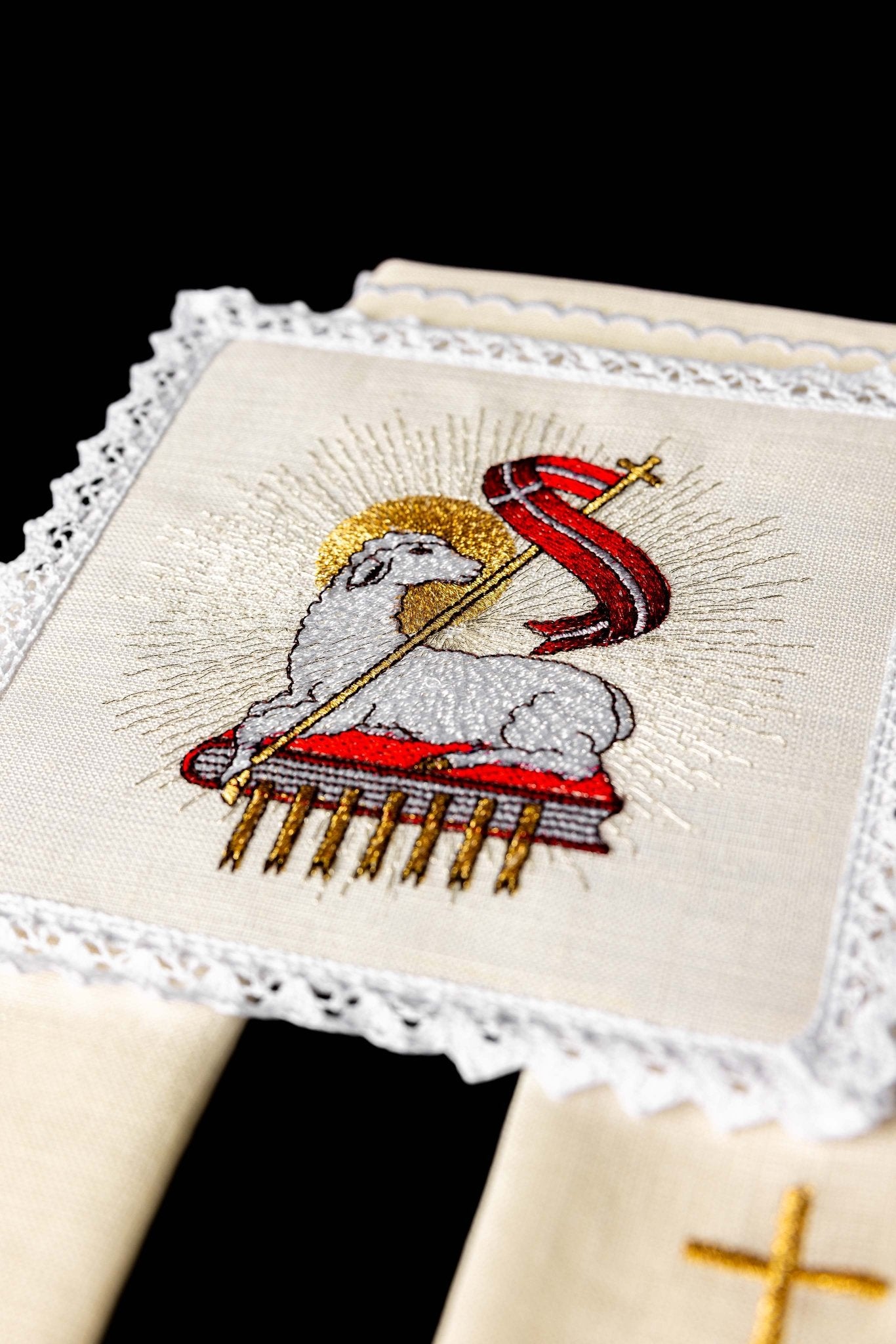 Embroidered altar linen Lamb of God KKL/100 - CHASUBLES.COM