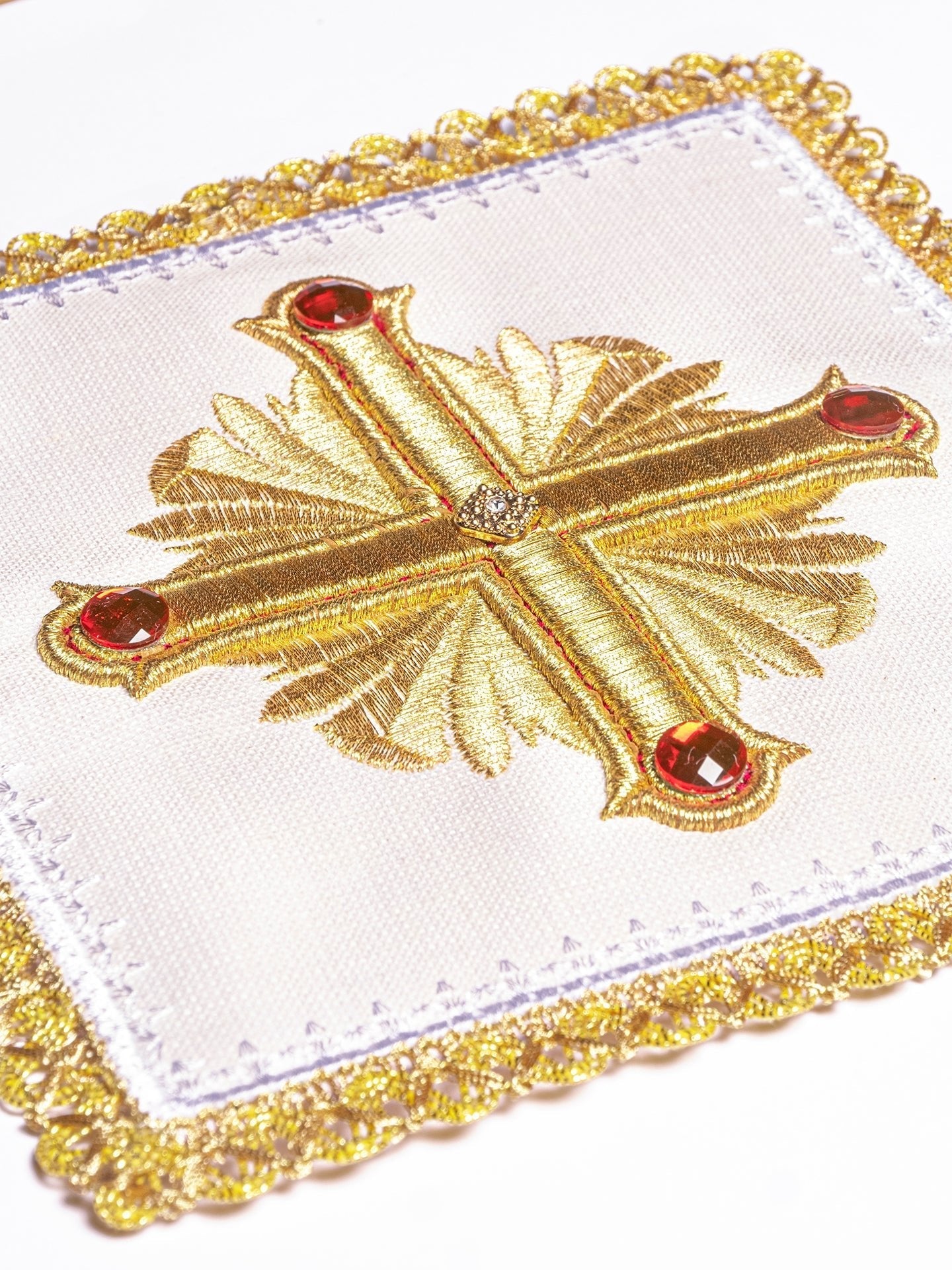Embroidered altar linen richly decorated LE/5010 - HAFTINAUSA.COM