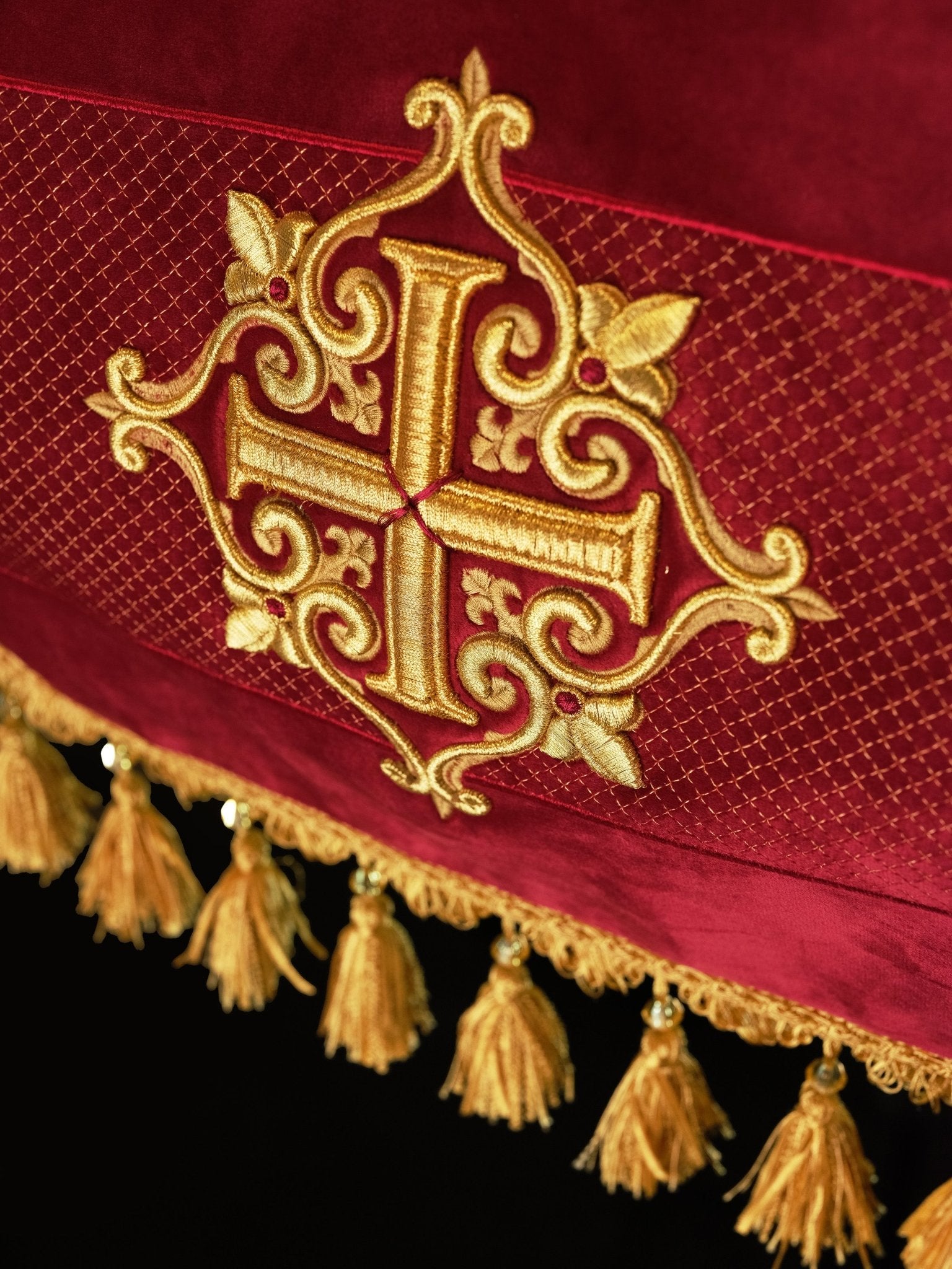 Embroidered canopy on burgundy velvet LE/0030/05/20/PA 130*160 - HAFTINAUSA.COM