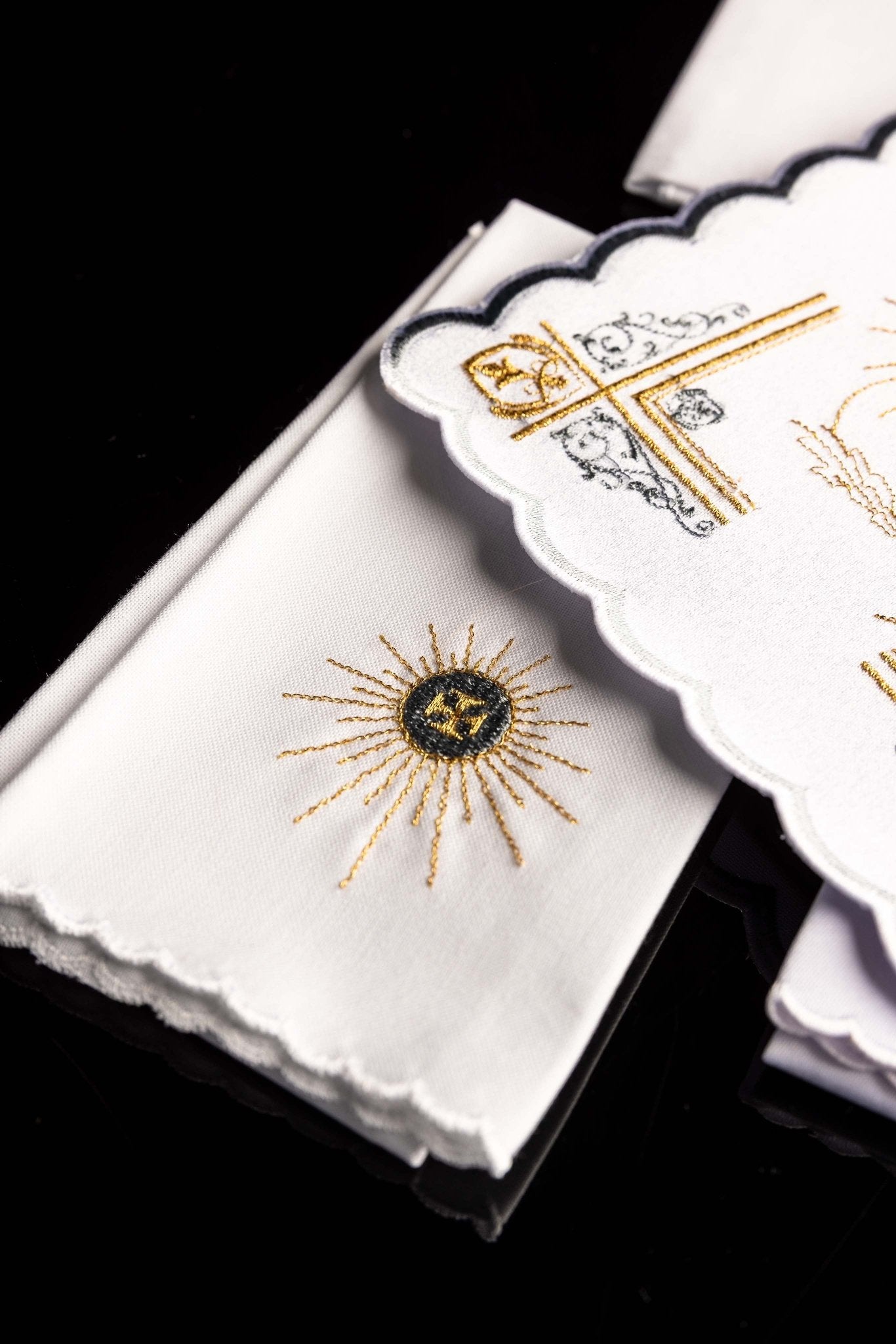 Embroidered Chalice Linens KK/163 - CHASUBLES.COM
