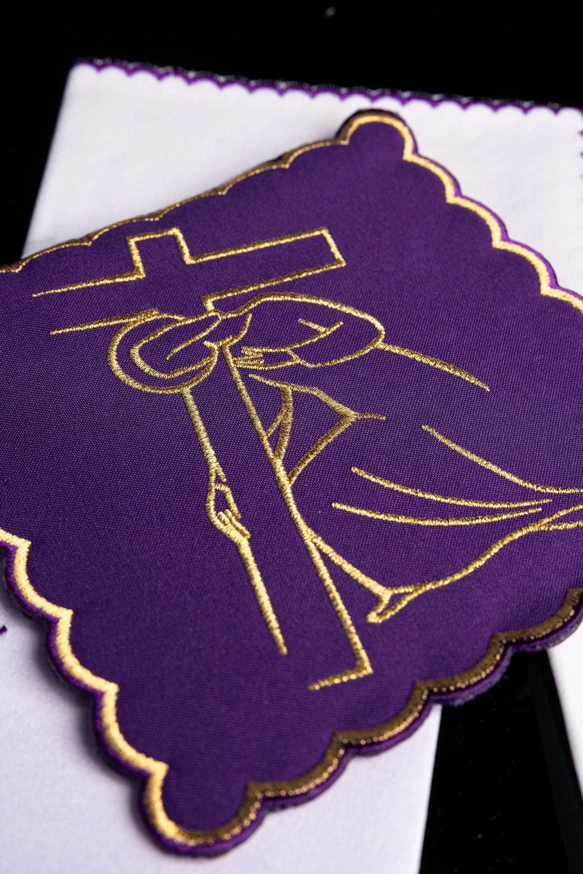 Embroidered chalice linens set Stations of the Cross KDT/5055/03/C1 - CHASUBLES.COM
