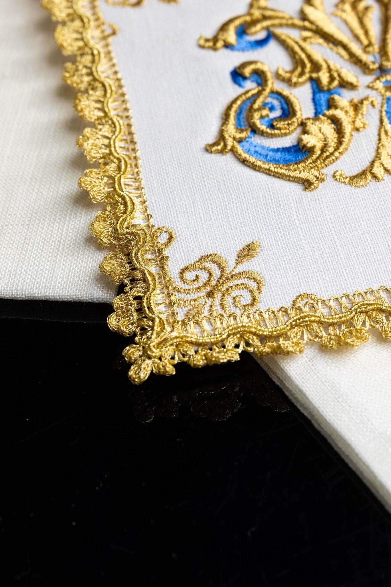 Embroidered Chalice Linens with pall and Marian Symbol HA/5014 - CHASUBLES.COM