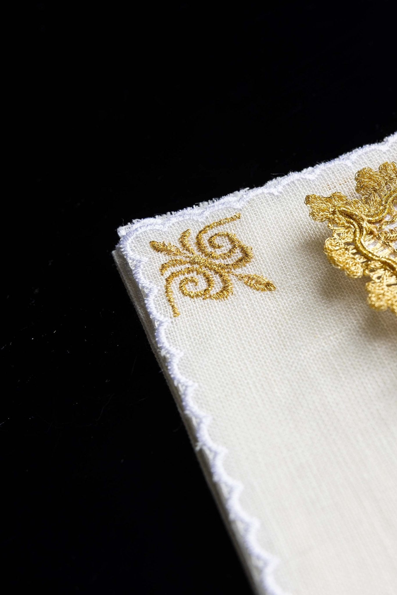 Embroidered Chalice Linens with pall and Marian Symbol HA/5014 - CHASUBLES.COM