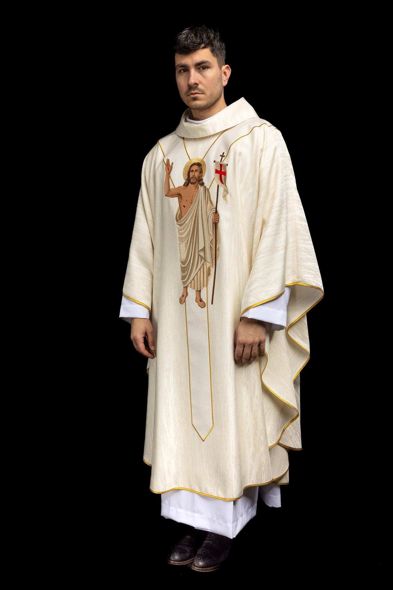 Embroidered chasuble featuring the image of the Risen Jesus and the Paschal Lamb KOW2/044/05/99 - CHASUBLES.COM