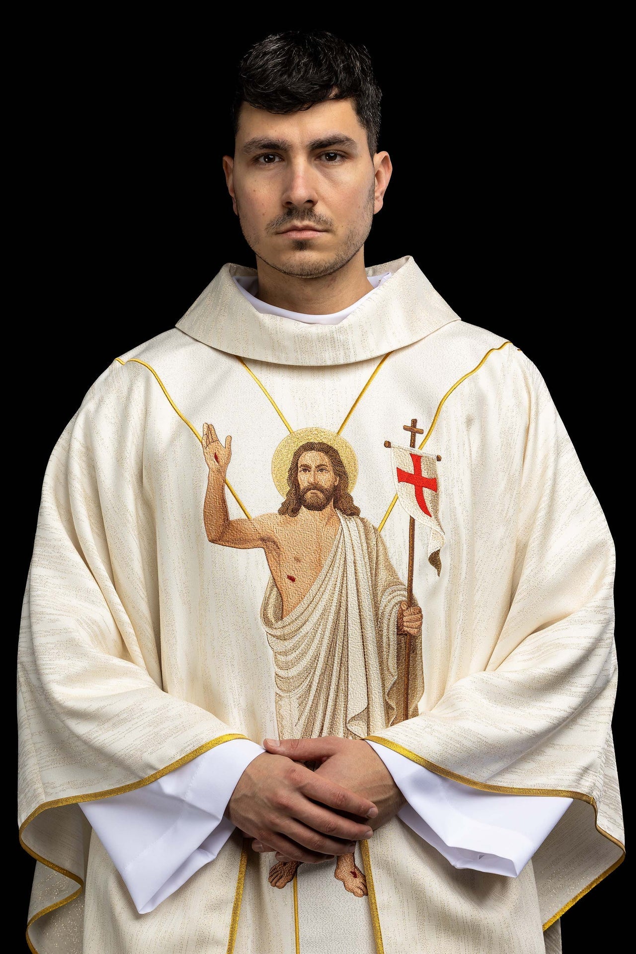 Embroidered chasuble featuring the image of the Risen Jesus and the Paschal Lamb KOW2/044/05/99 - CHASUBLES.COM