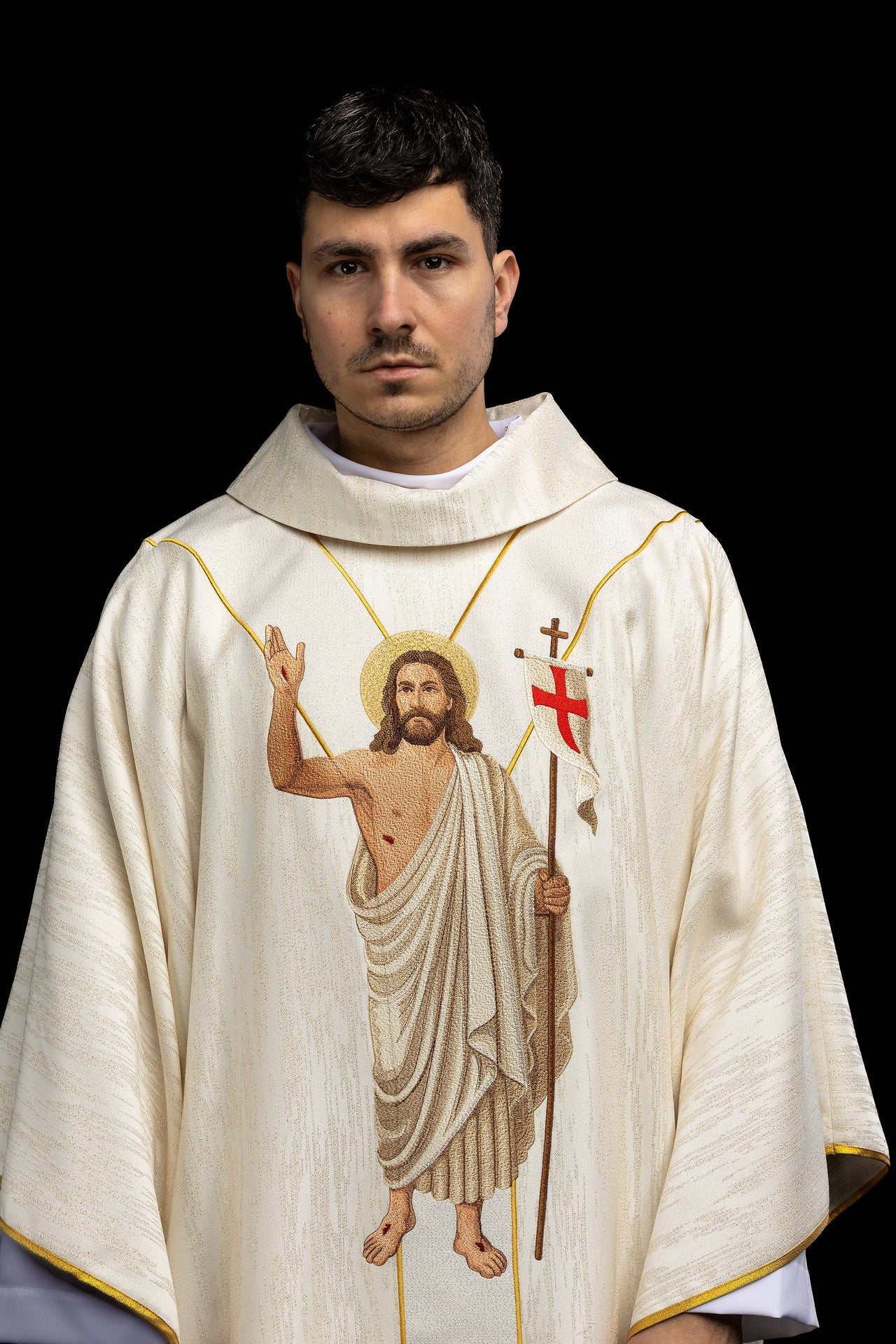 Embroidered chasuble featuring the image of the Risen Jesus and the Paschal Lamb KOW2/044/05/99 - CHASUBLES.COM