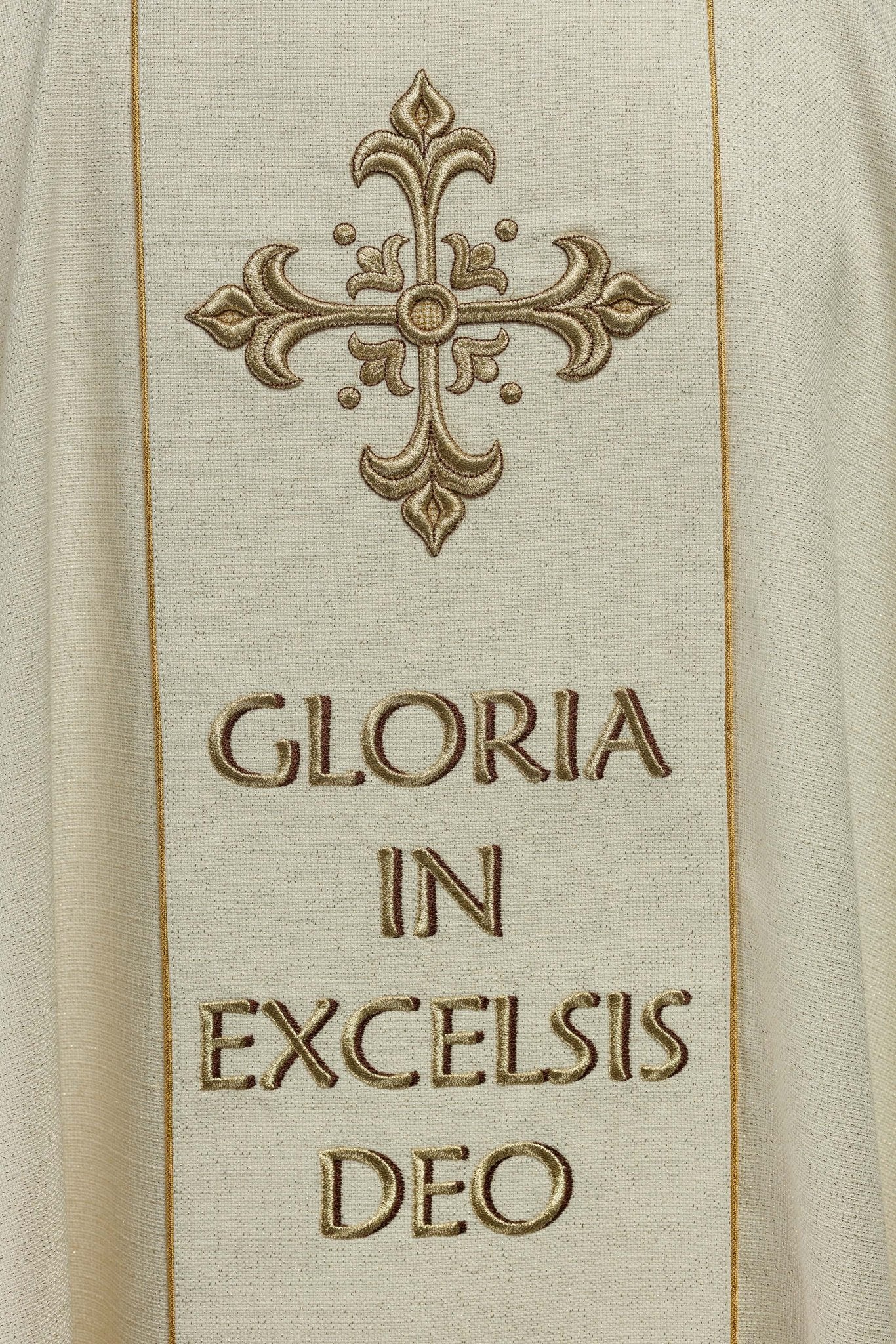 Embroidered chasuble for Christmas with the image of the Holy Family KOR/292/05/71 - CHASUBLES.COM