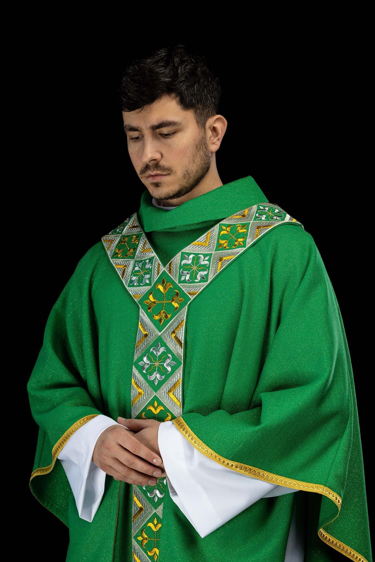 Embroidered chasuble panel included with the green chasuble set LE/7042/01 - CHASUBLES.COM