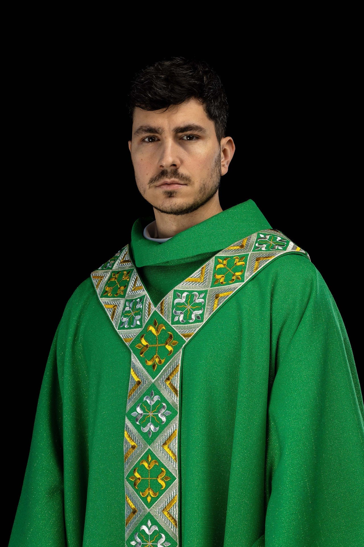 Embroidered chasuble panel included with the green chasuble set LE/7042/01 - CHASUBLES.COM