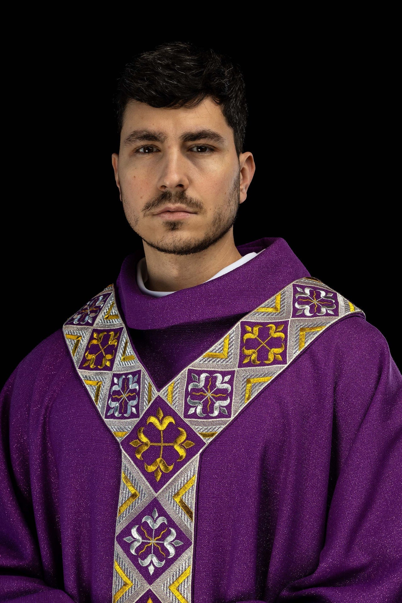 Embroidered chasuble panel included with the purple chasuble set LE/7042/03 - CHASUBLES.COM