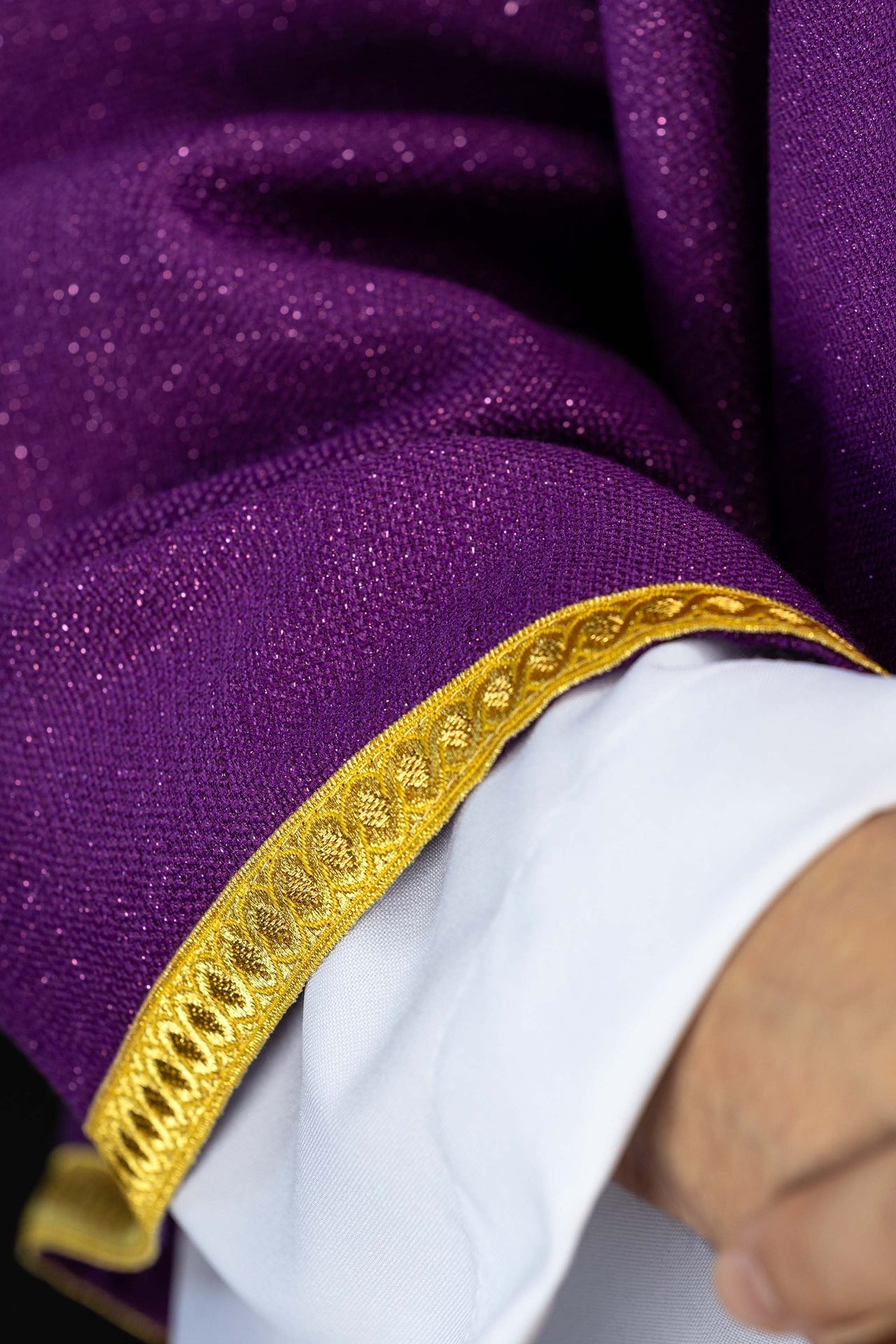 Embroidered chasuble panel included with the purple chasuble set LE/7042/03 - CHASUBLES.COM