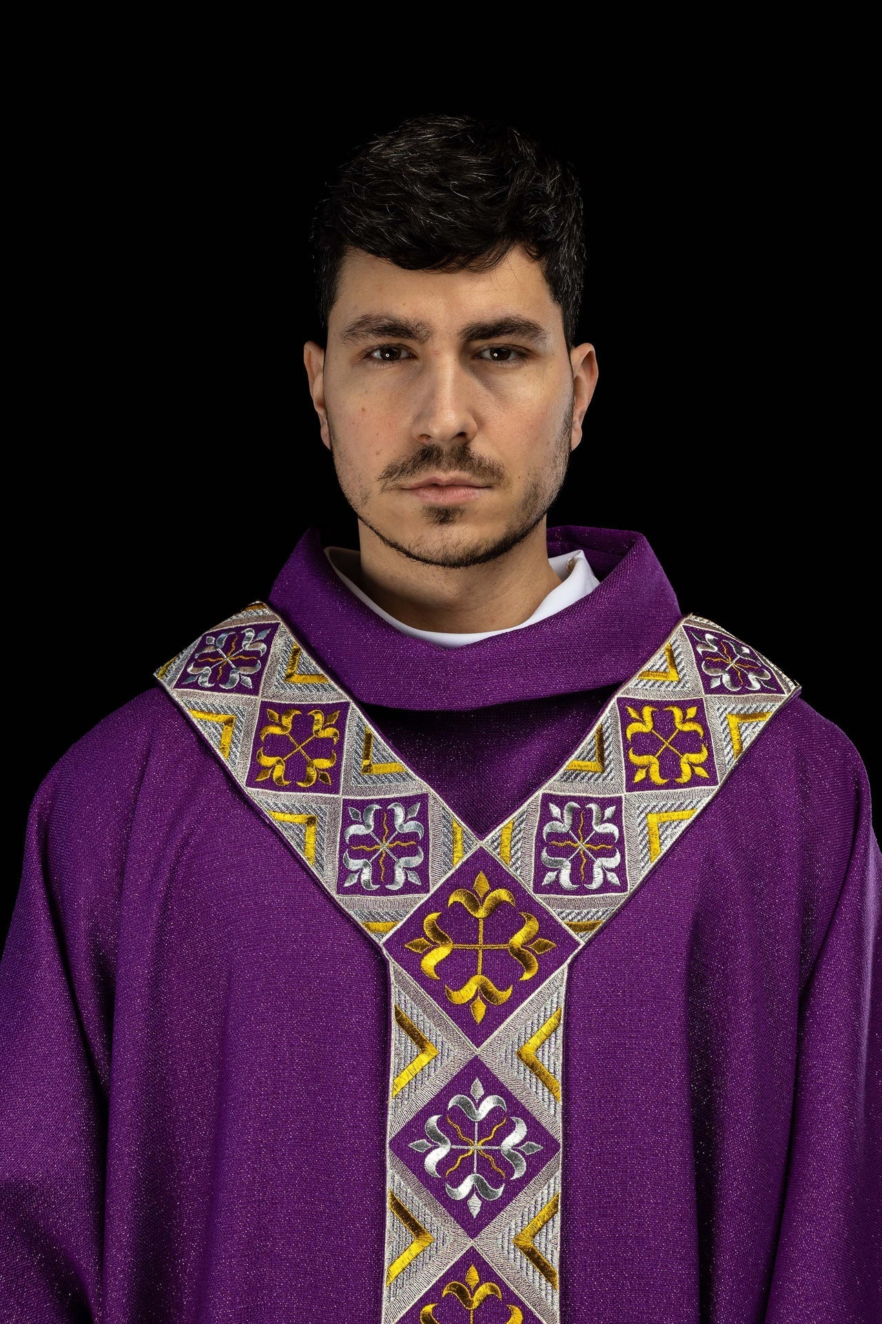 Embroidered chasuble panel included with the purple chasuble set LE/7042/03 - CHASUBLES.COM