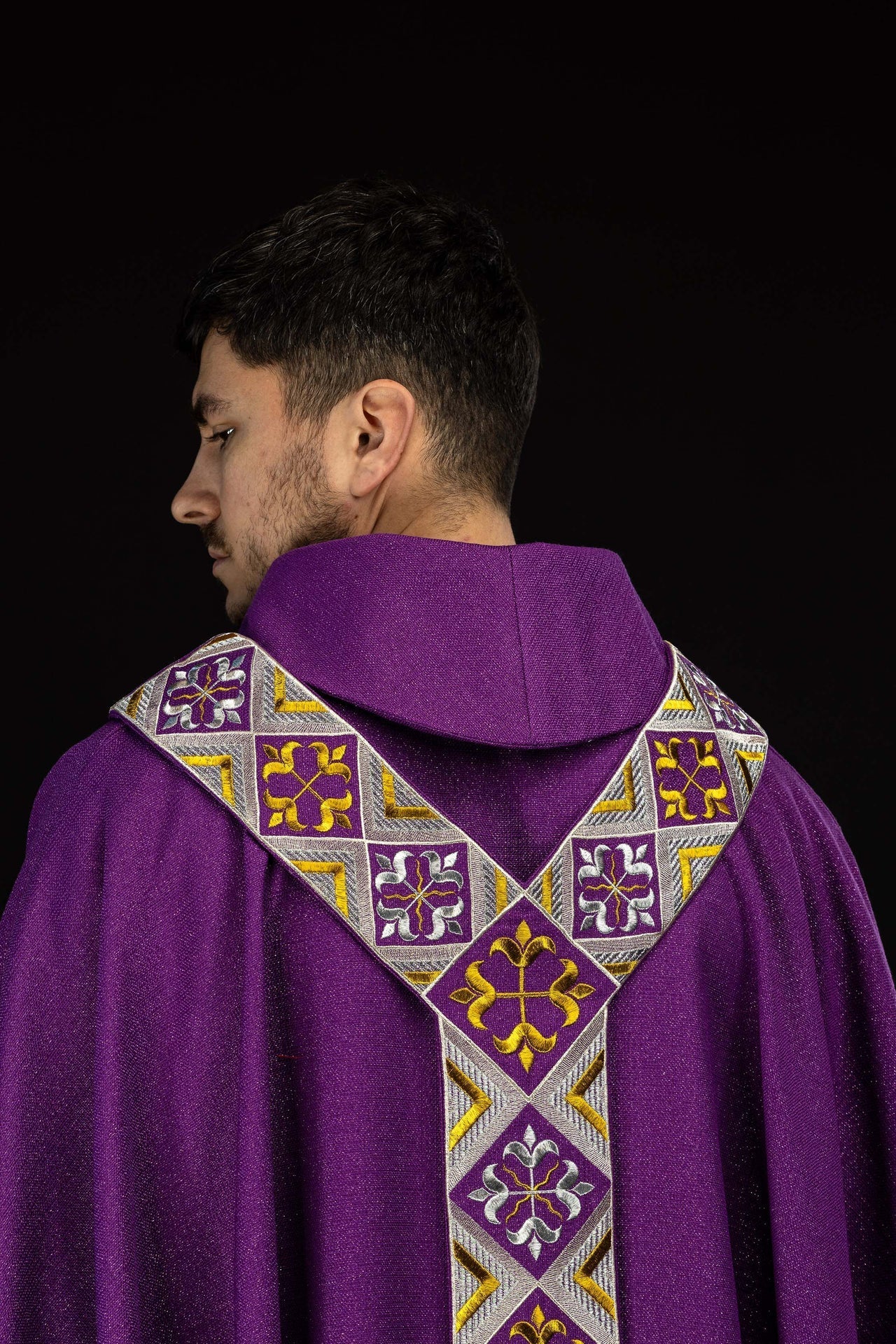 Embroidered chasuble panel included with the purple chasuble set LE/7042/03 - CHASUBLES.COM