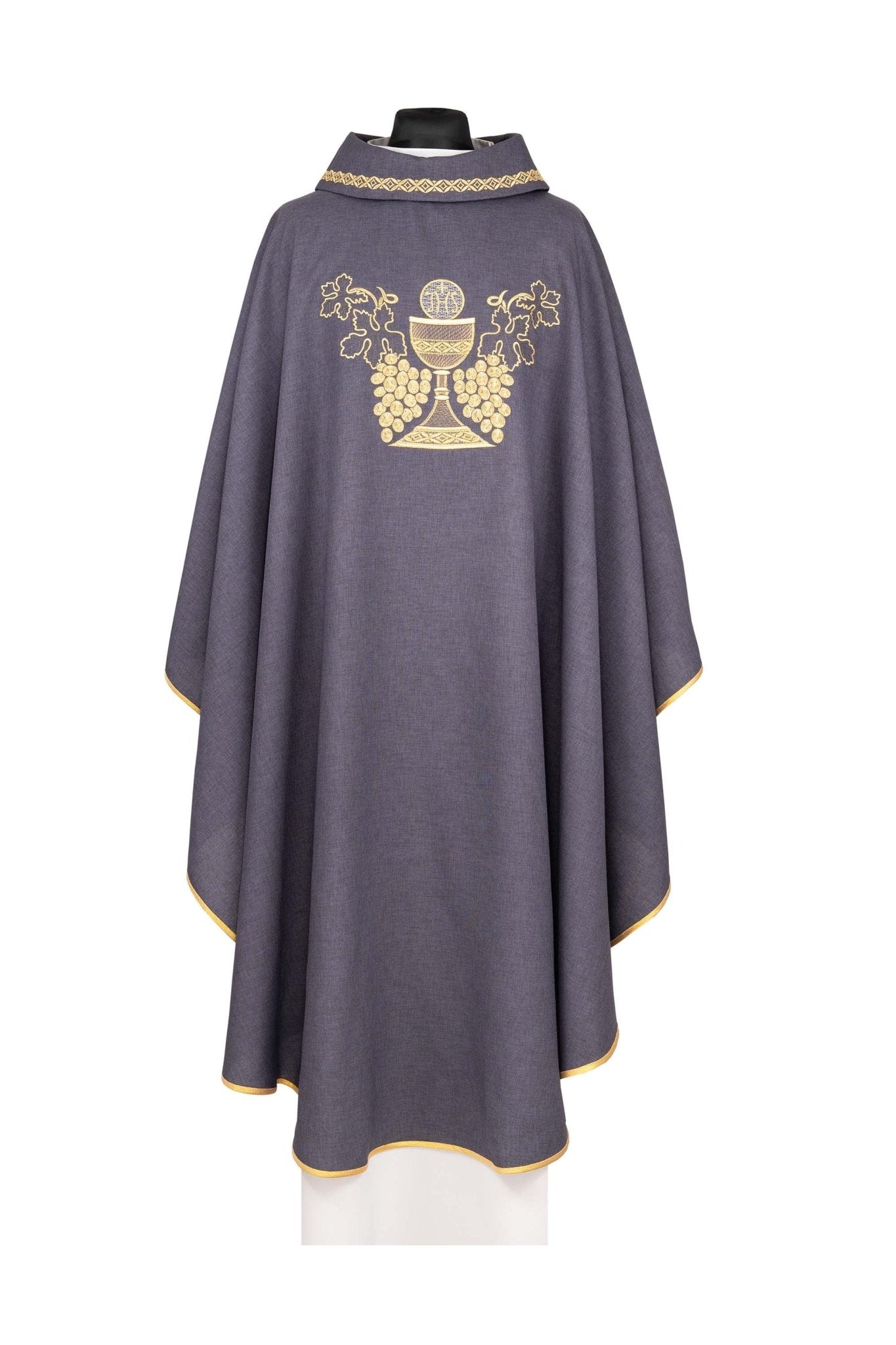 Embroidered chasuble – Purple Chalice and Grapevine motif KDT/7022/03/70 FIOLET - CHASUBLES.COM