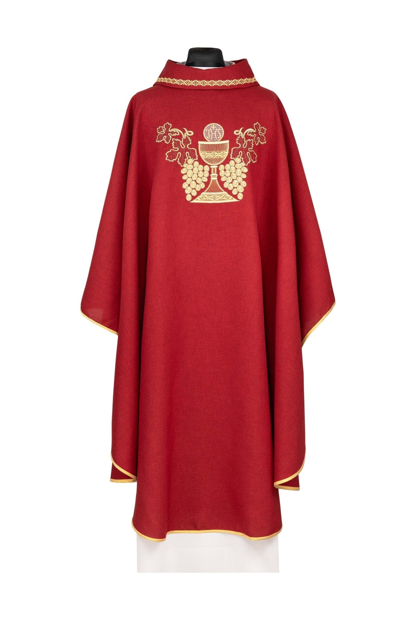 Embroidered chasuble – Red Chalice and Grapevine motif KDT/7022/02/70 CZERWONY - CHASUBLES.COM