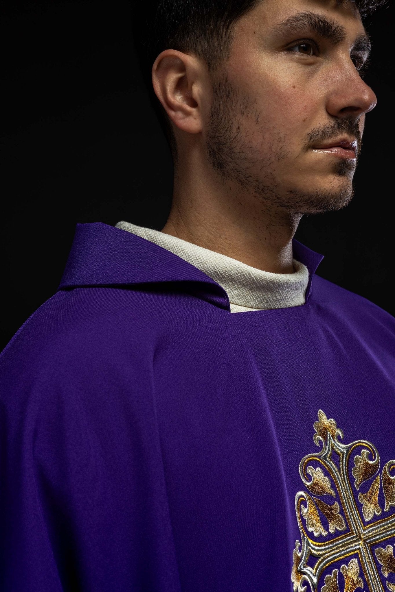 Embroidered chasuble with a decorated cross and wide collar, purple KOK/003/03/12/KARO - HAFTINAUSA.COM