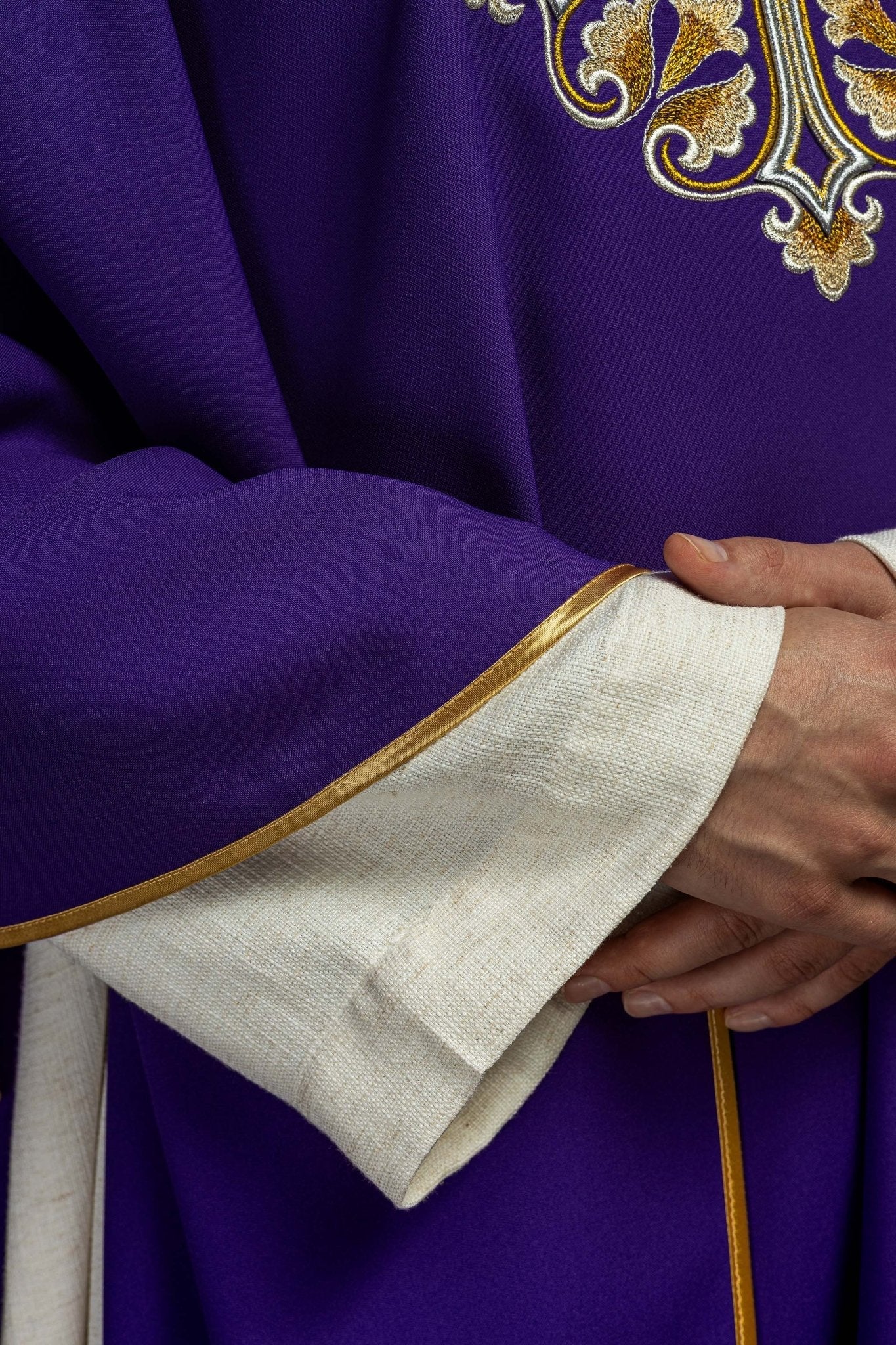 Embroidered chasuble with a decorated cross and wide collar, purple KOK/003/03/12/KARO - HAFTINAUSA.COM