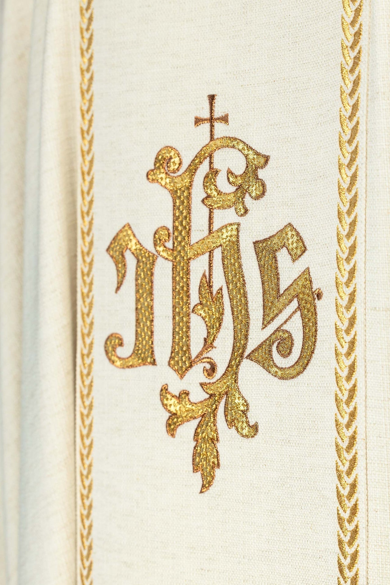 Embroidered chasuble with bands and the image of Jesus the Good Shepherd with a lamb in ecru KOW2/022/05/49 - CHASUBLES.COM