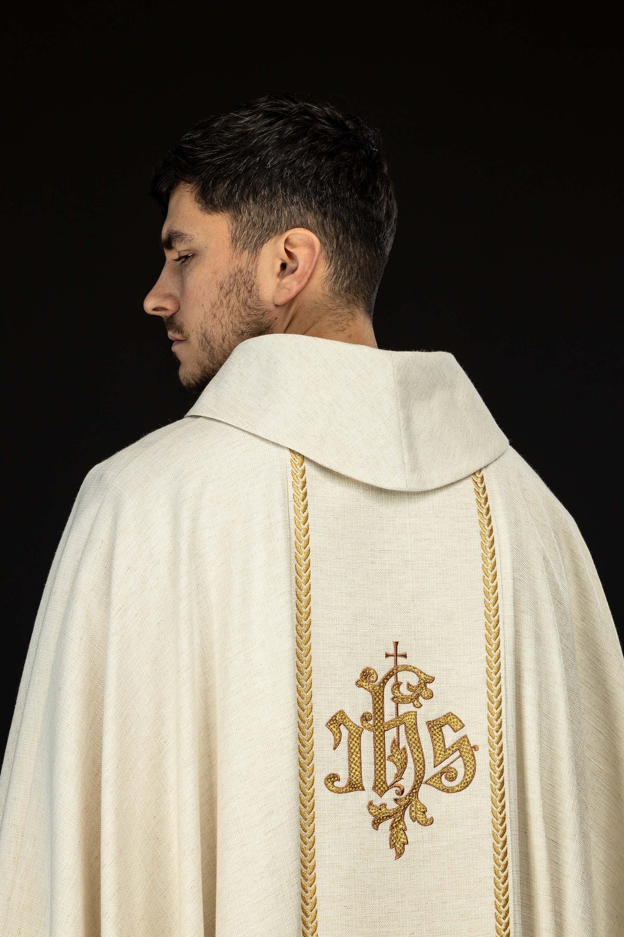 Embroidered chasuble with bands and the image of Jesus the Good Shepherd with a lamb in ecru KOW2/022/05/49 - CHASUBLES.COM