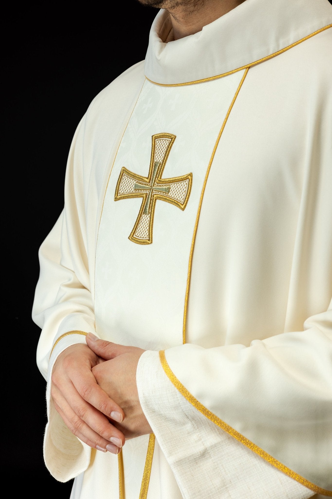 Embroidered chasuble with belt and cross KOR/397/05/53 - HAFTINAUSA.COM