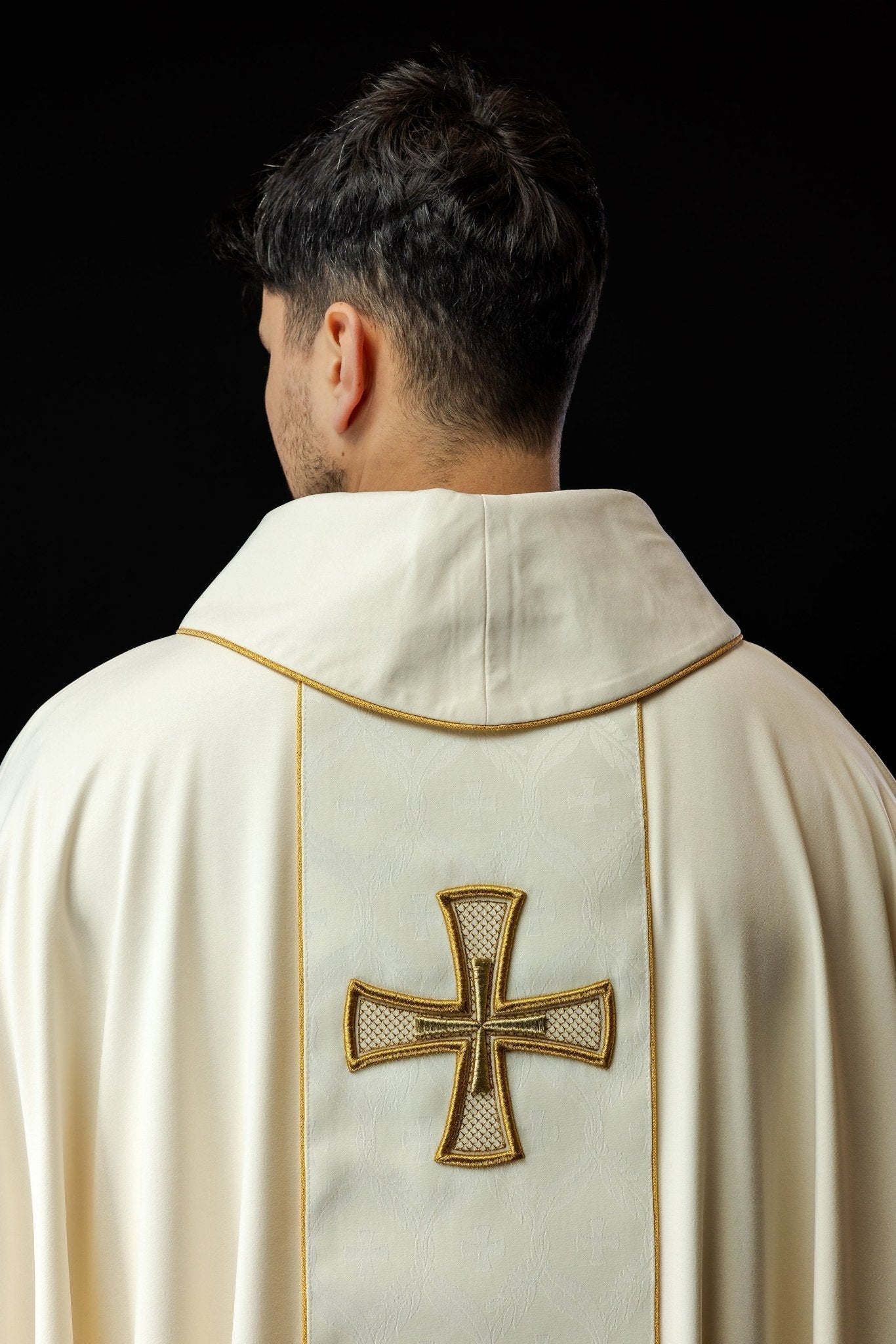 Embroidered chasuble with belt and cross KOR/397/05/53 - HAFTINAUSA.COM