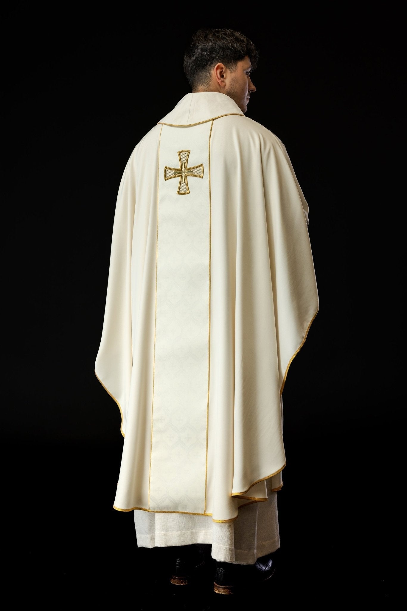 Embroidered chasuble with belt and cross KOR/397/05/53 - HAFTINAUSA.COM