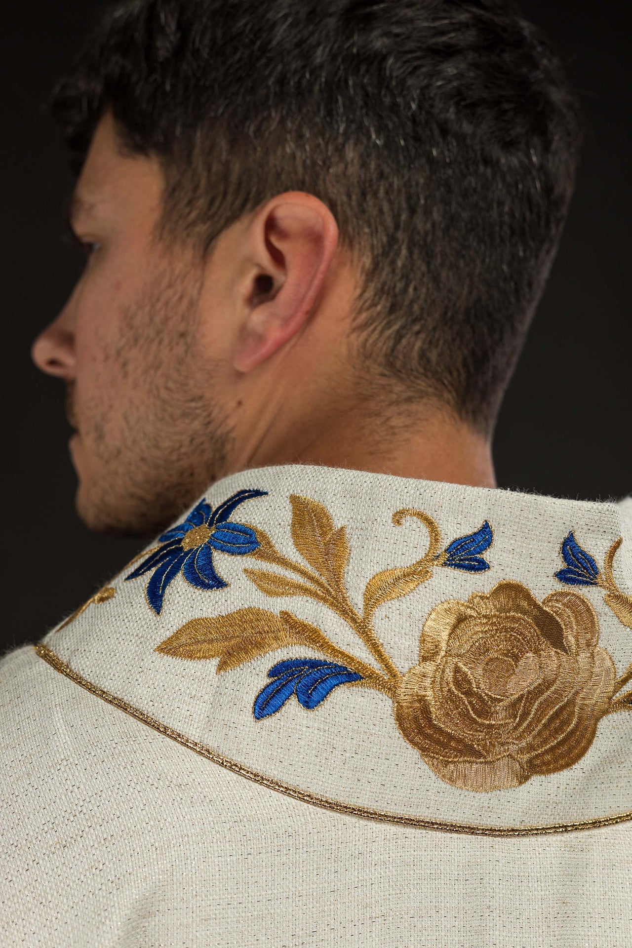 Embroidered Chasuble with Marian Motif in Ecru LE/7045/05 - CHASUBLES.COM
