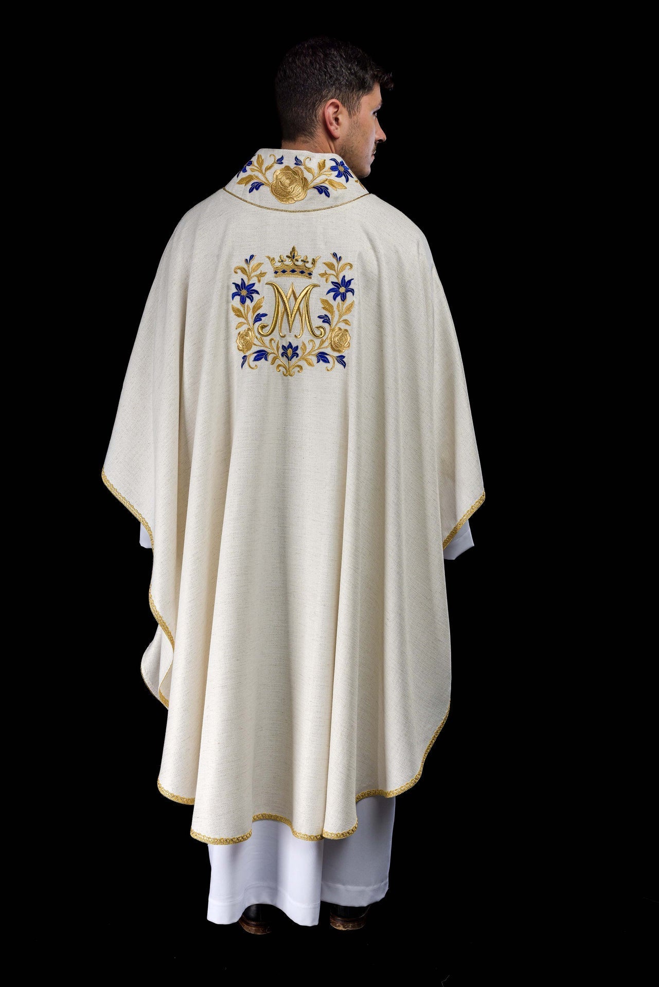 Embroidered Chasuble with Marian Motif in Ecru LE/7045/05 - CHASUBLES.COM